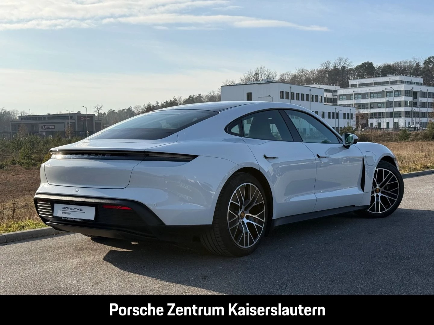 Porsche Taycan Surround-View Luftfederung Panoramadach -