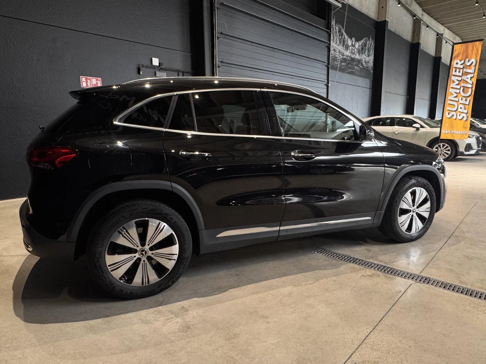 Mercedes-Benz-EQA-image-3
