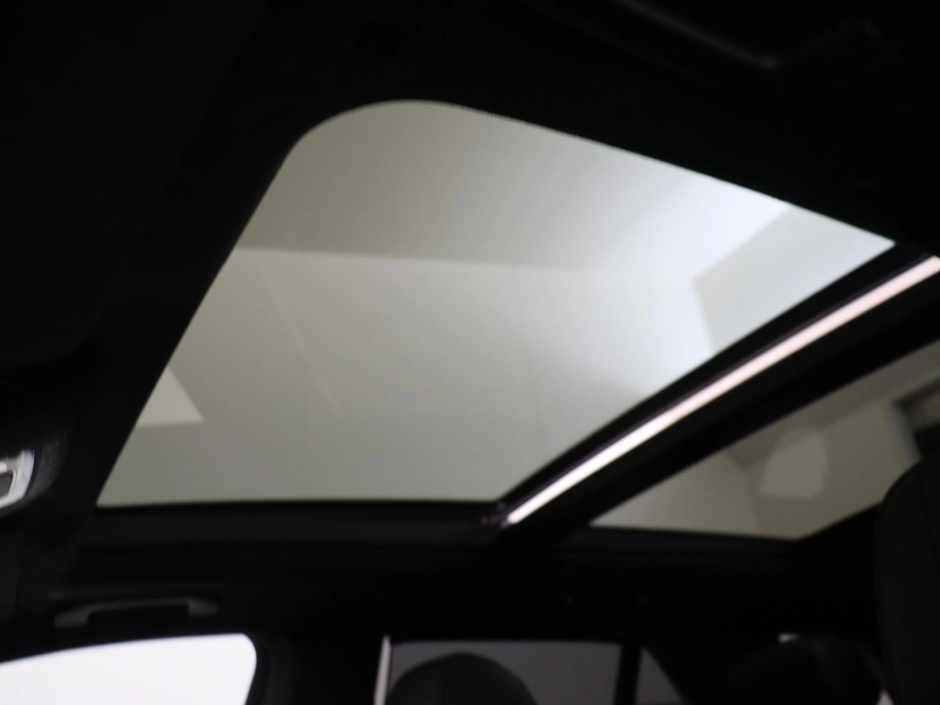 Mercedes-Benz-GLE-image-37