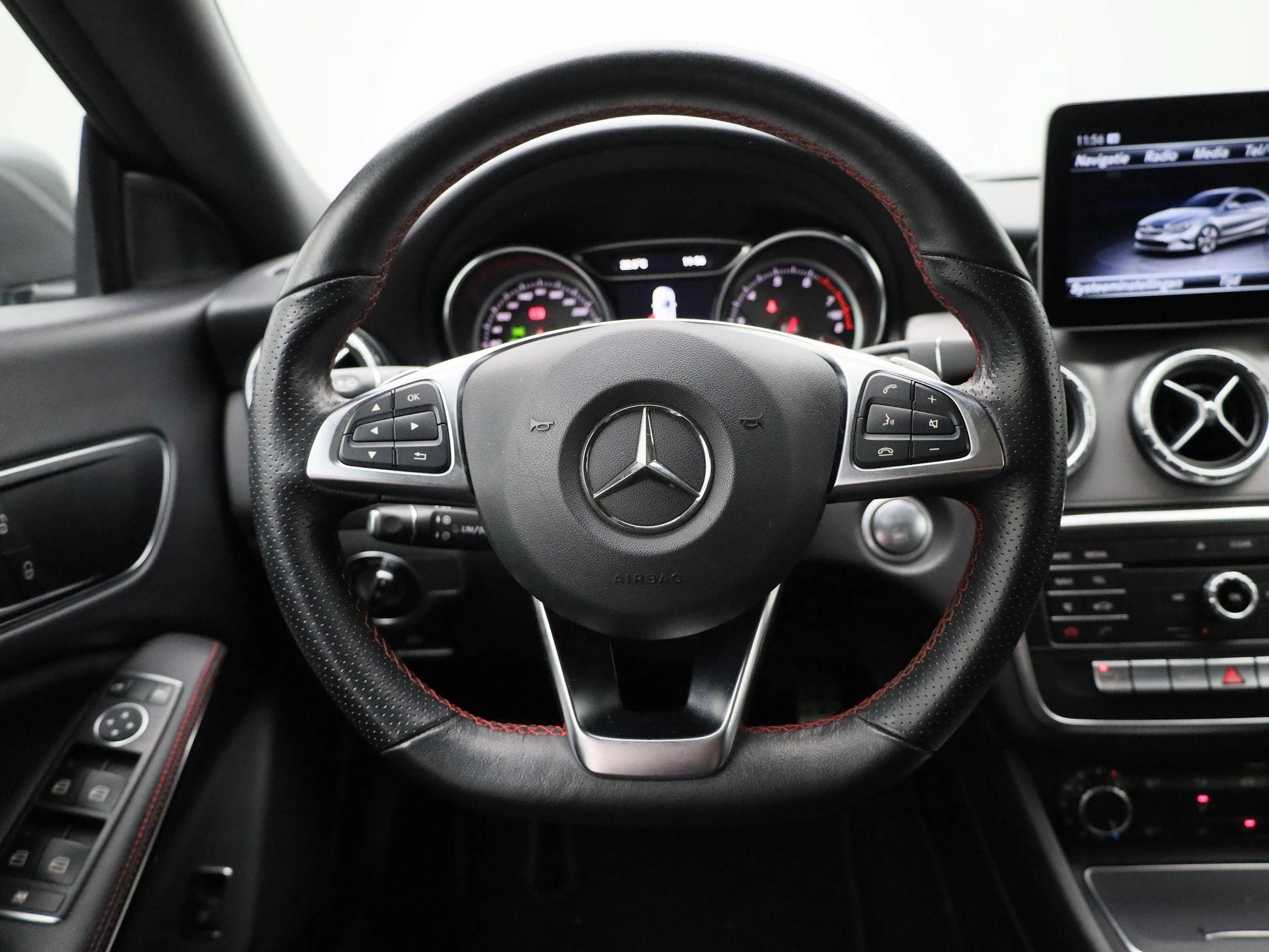Mercedes-Benz-CLA-image-6
