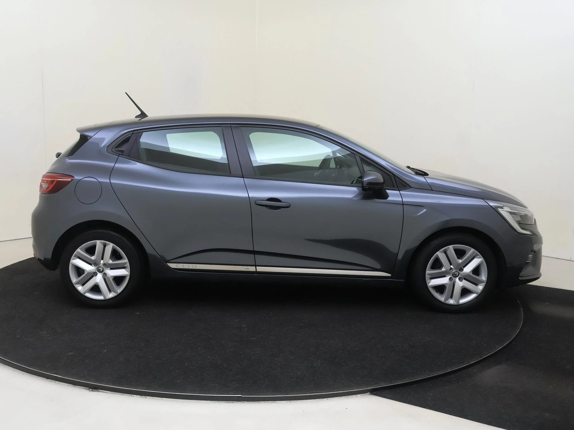 Renault-Clio-image-8