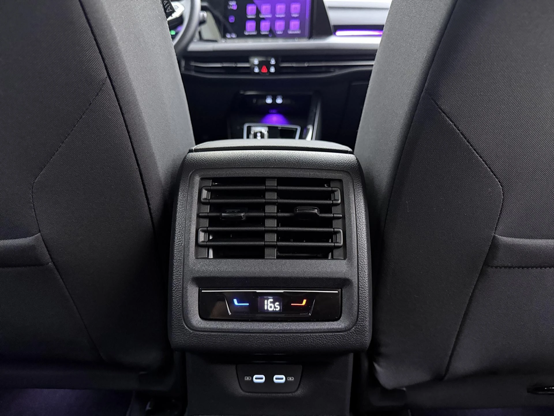 Volkswagen-Golf-image-11
