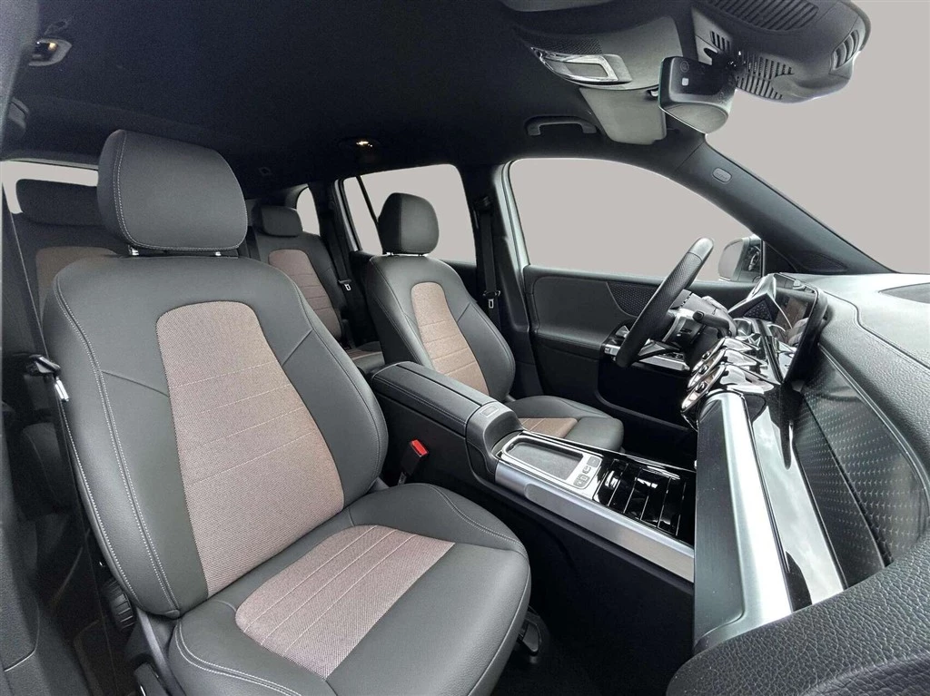 Mercedes-Benz-EQB-image-17