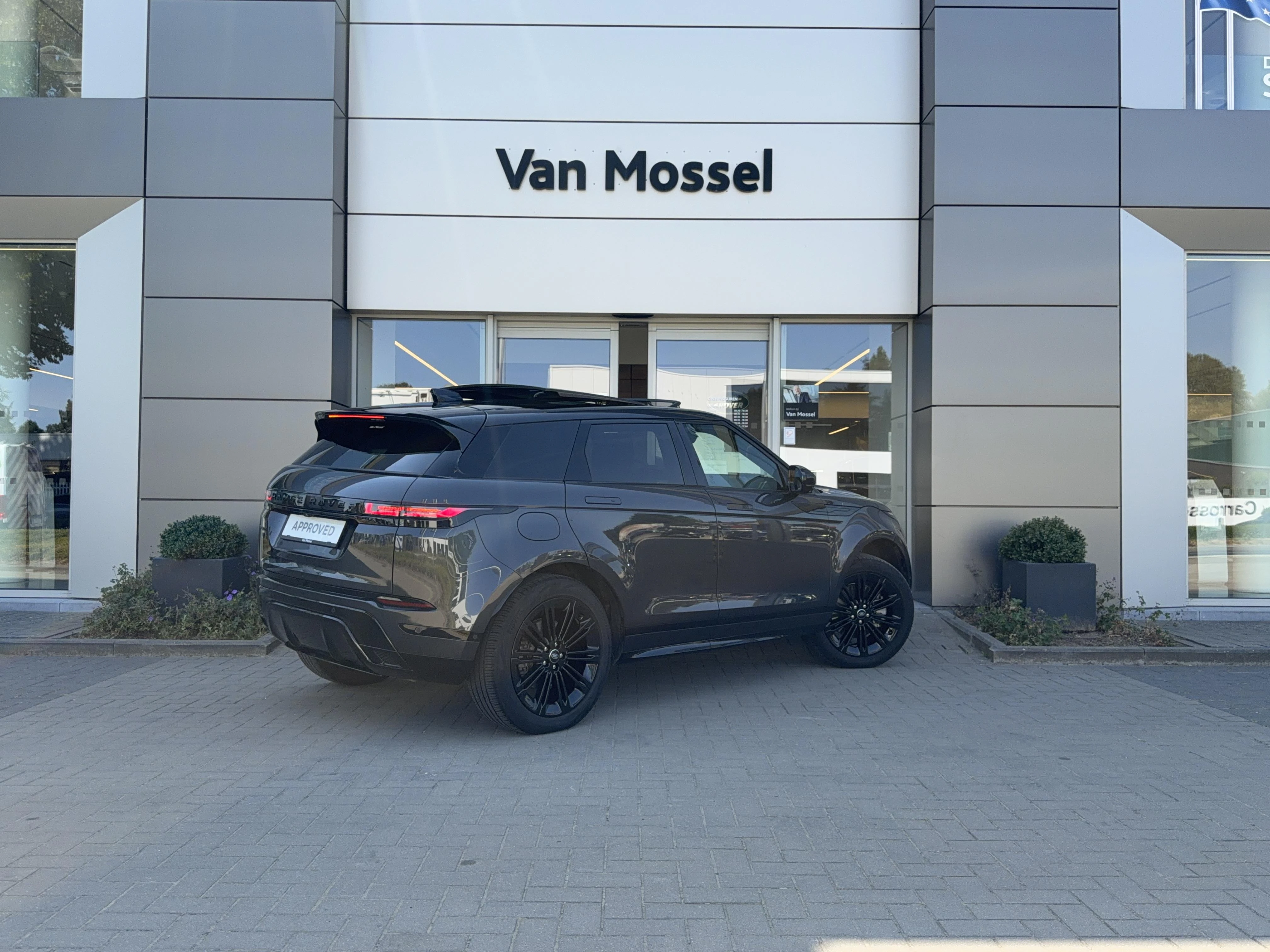 Land Rover-Range Rover Evoque-image-5