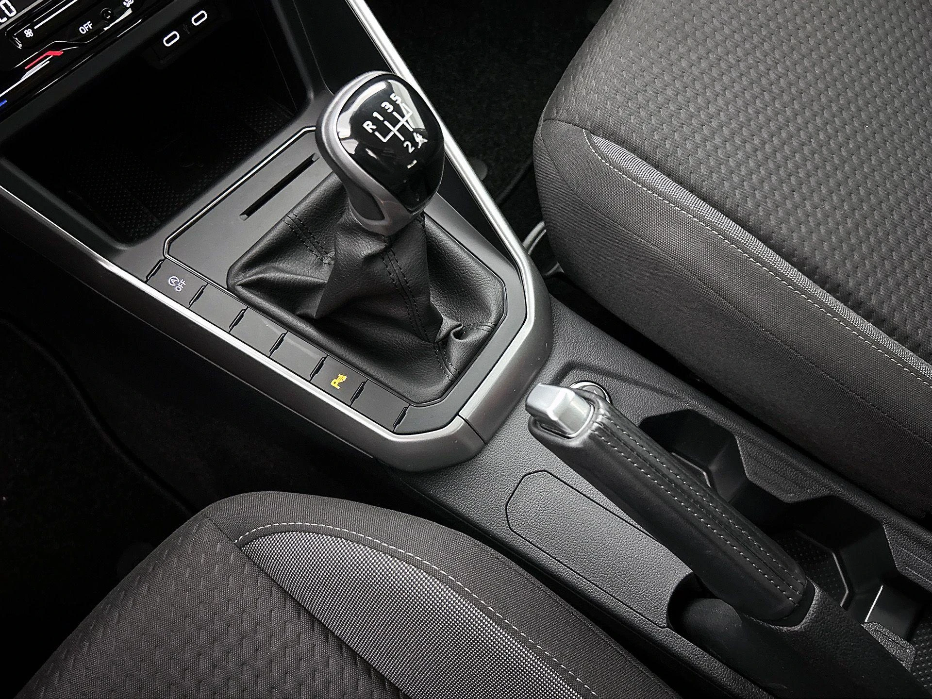 Volkswagen-Polo-image-25