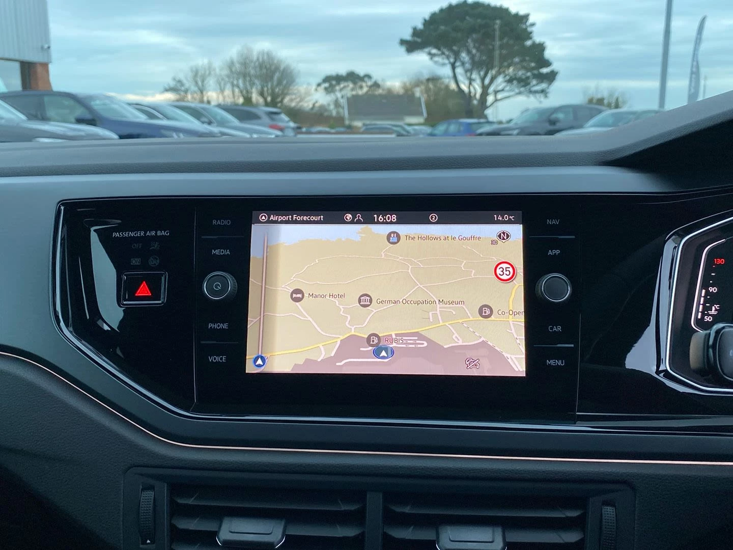 Volkswagen-Polo-image-10