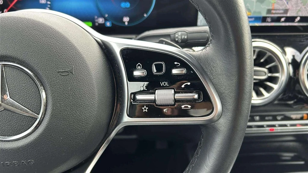 Mercedes-Benz-EQB-image-12