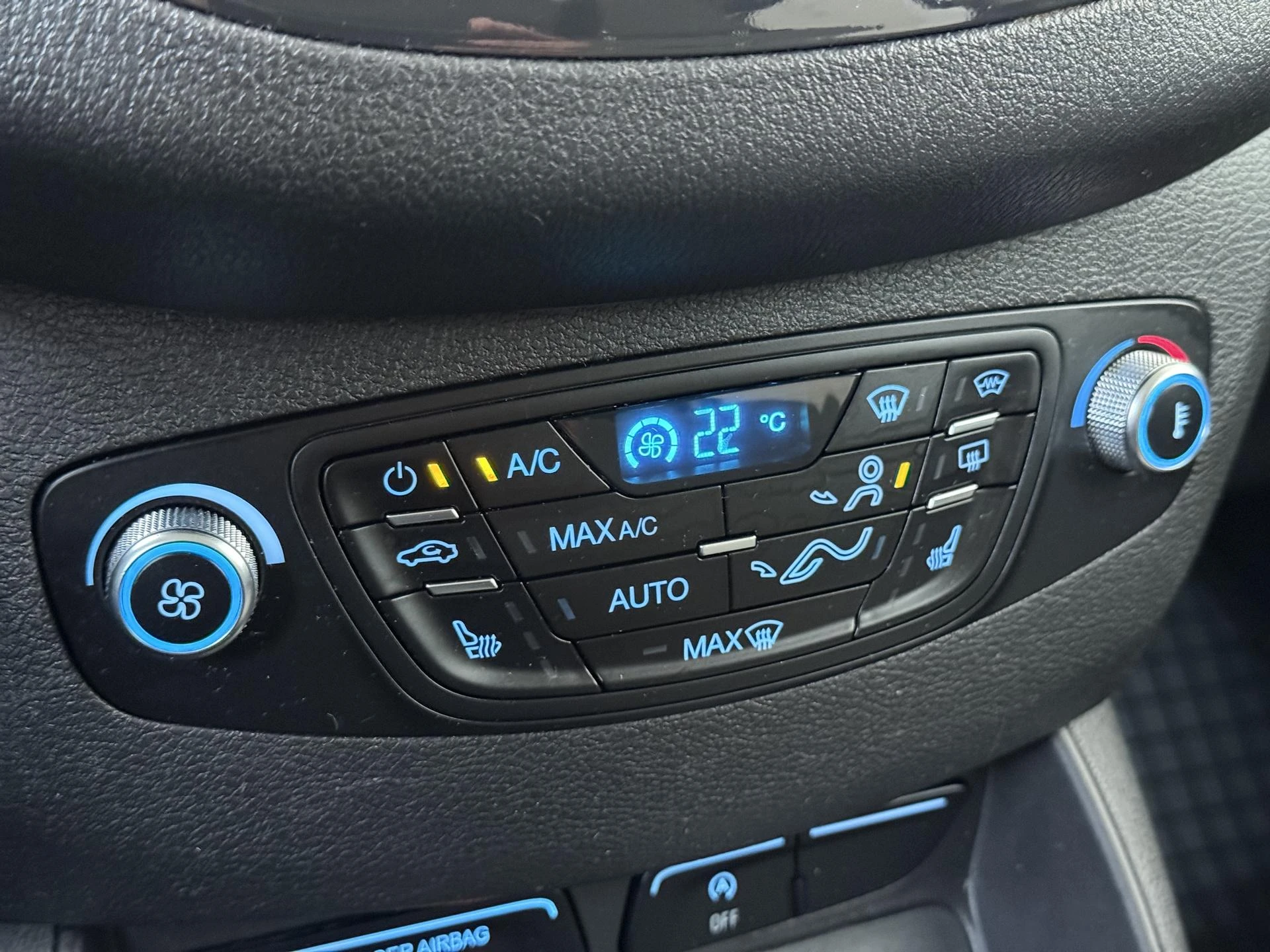 Ford-Tourneo Courier-image-18