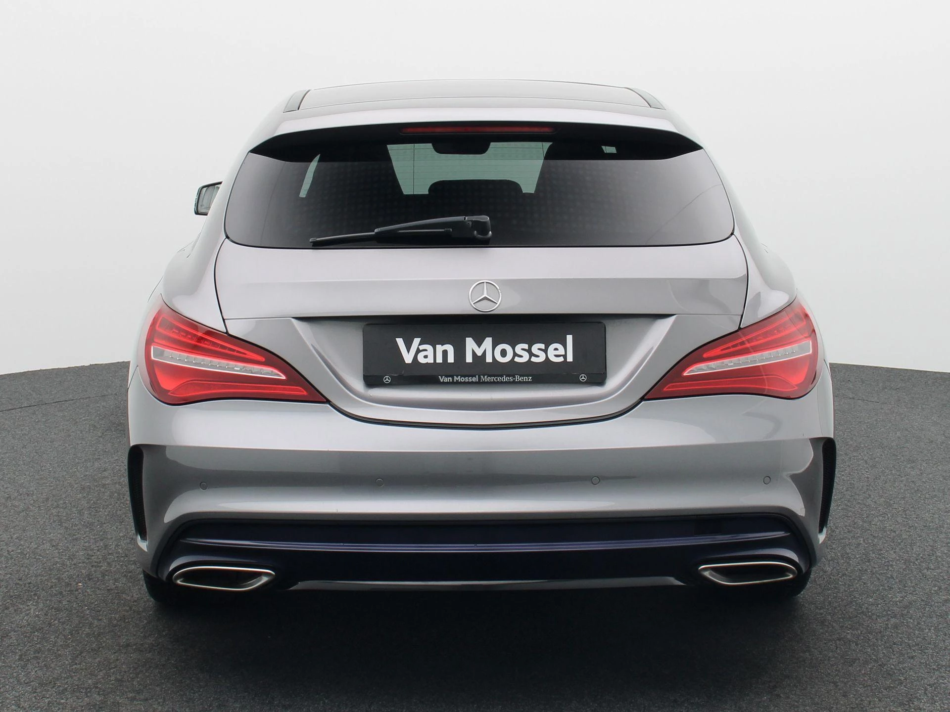 Mercedes-Benz CLA 180 AMG LINE Shooting Brake + PANORAMISCH DAK + CAMERA + NIGHTPAKKET +