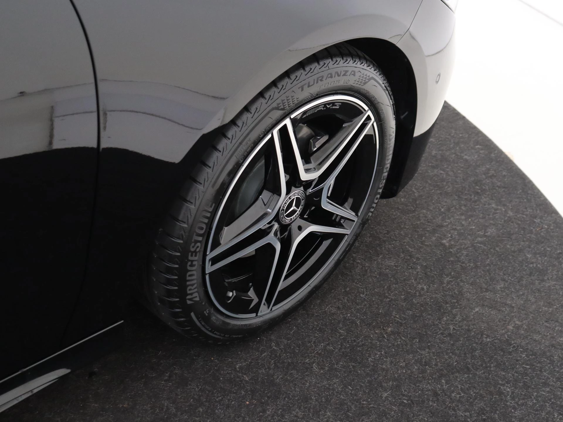 Mercedes-Benz-CLA-image-3