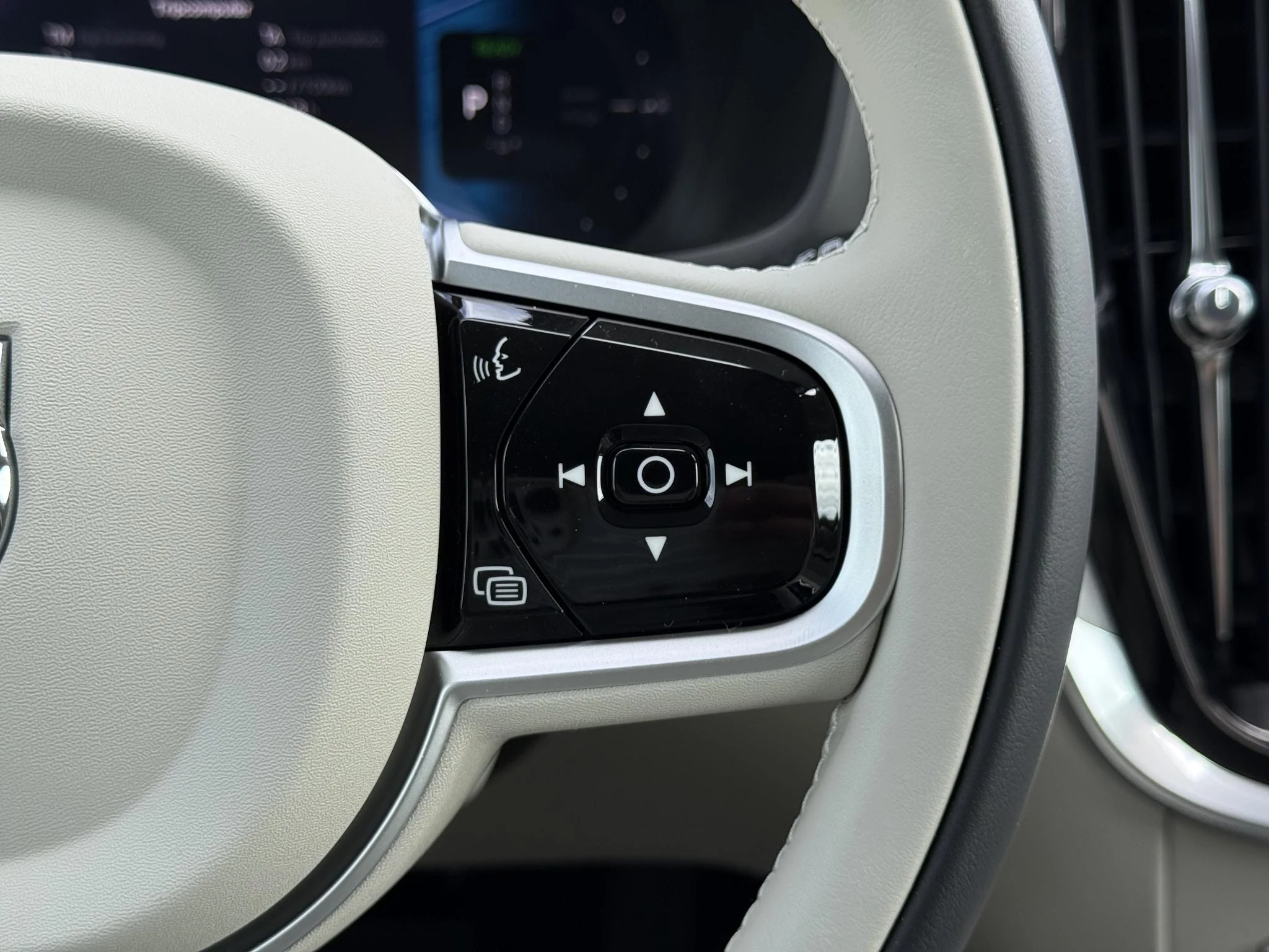 Volvo V60 T8 Plug-in hybrid AWD Plus Dark