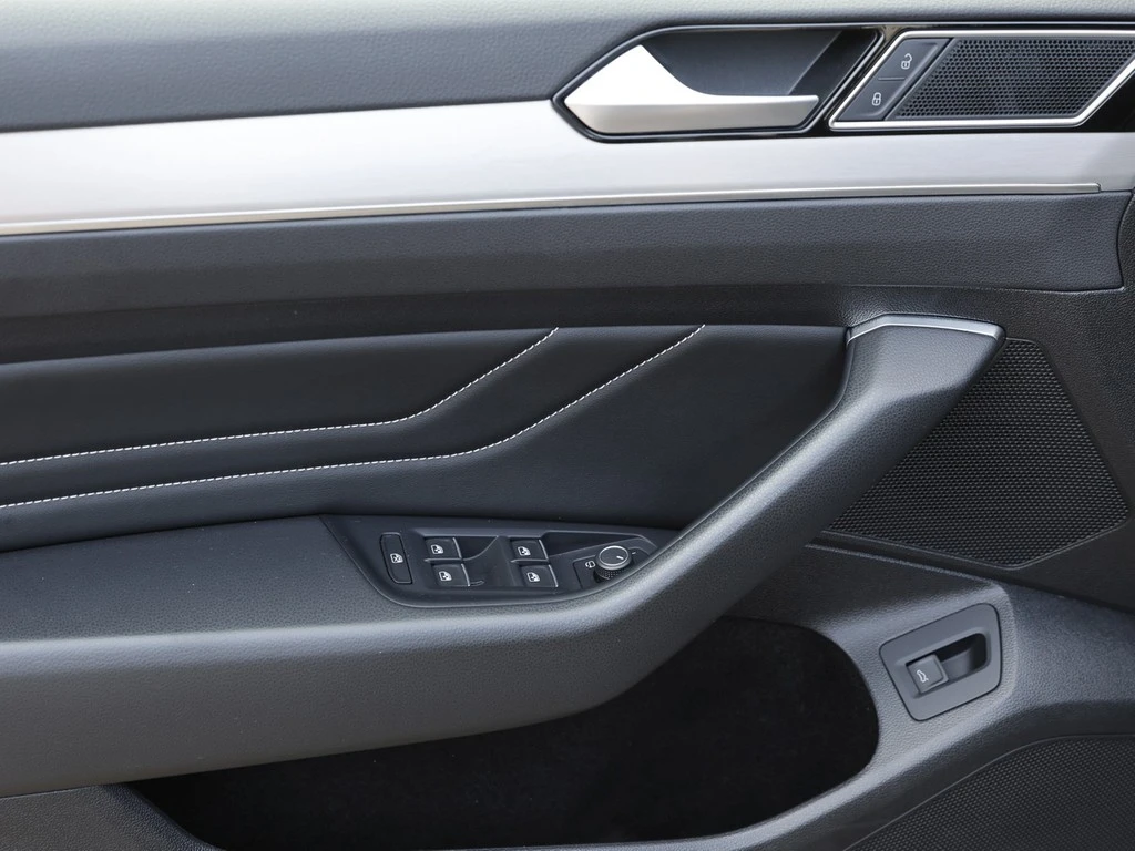 Volkswagen-Passat-image-14