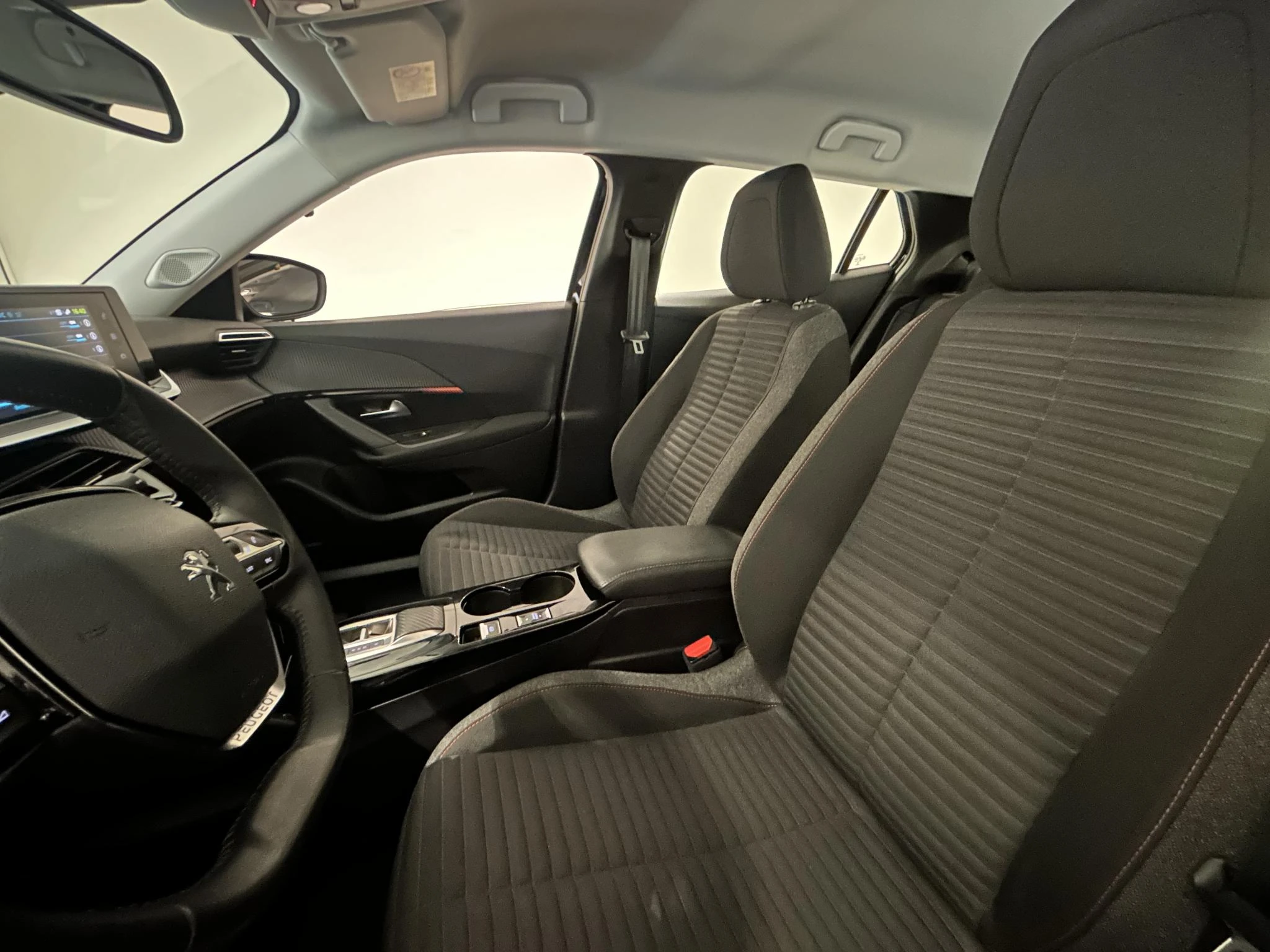 Peugeot-e-2008-image-22