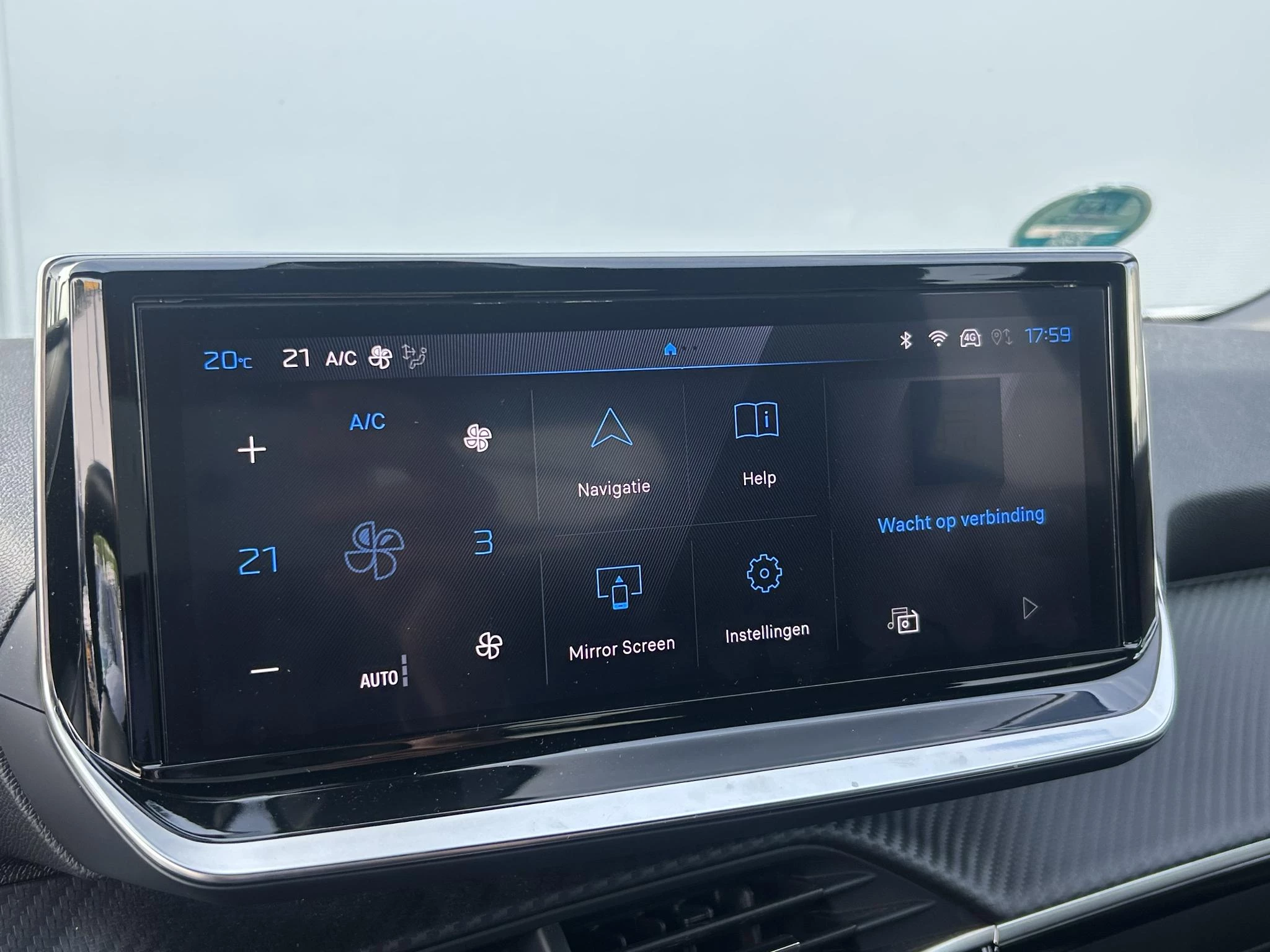 Peugeot 2008 1.2 Hybrid 145 Allure