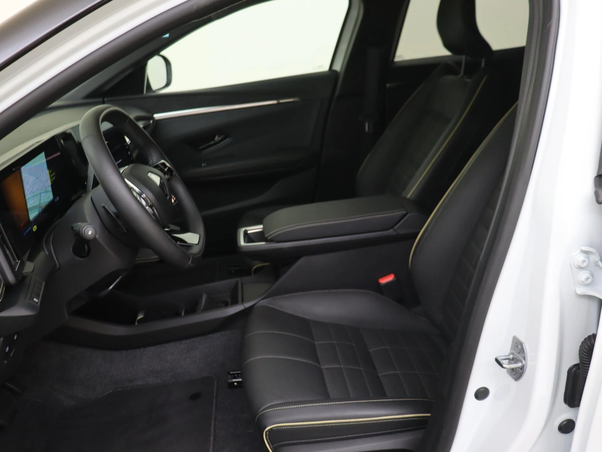 Renault-Megane E-Tech-image-12