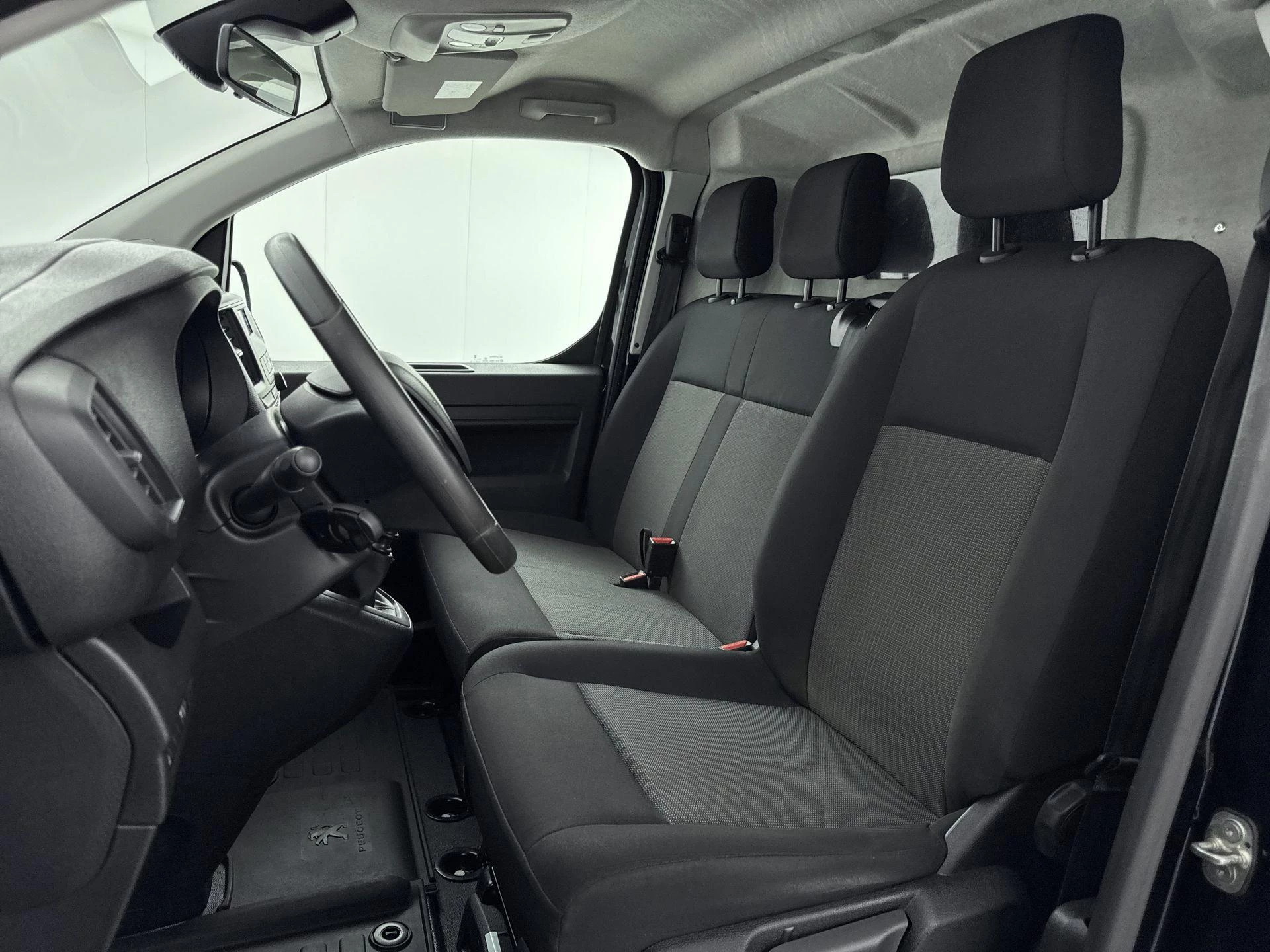 Peugeot-Expert-image-11
