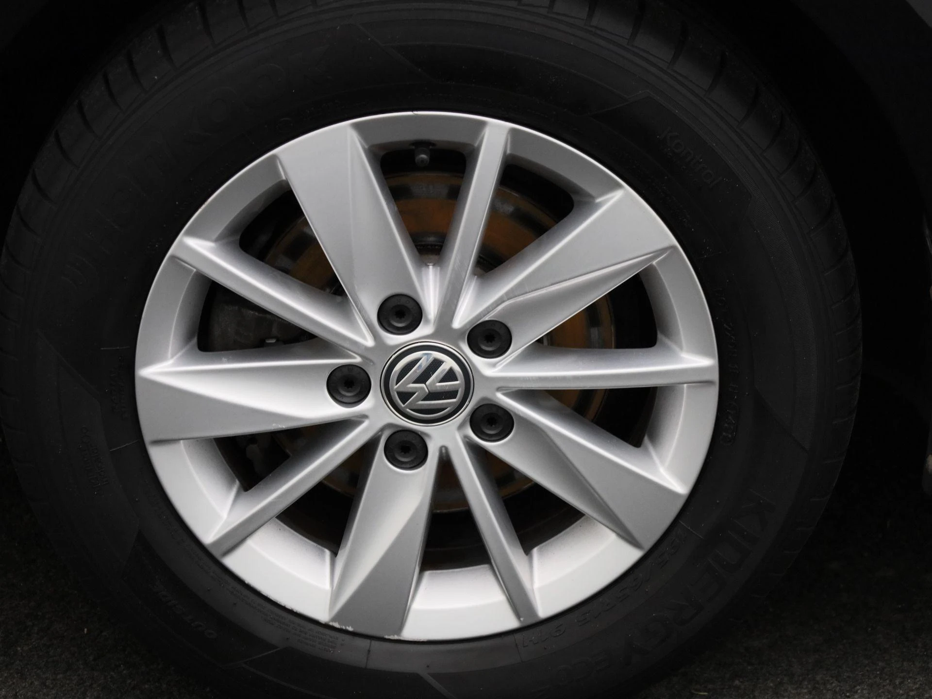 Volkswagen-Golf-image-12