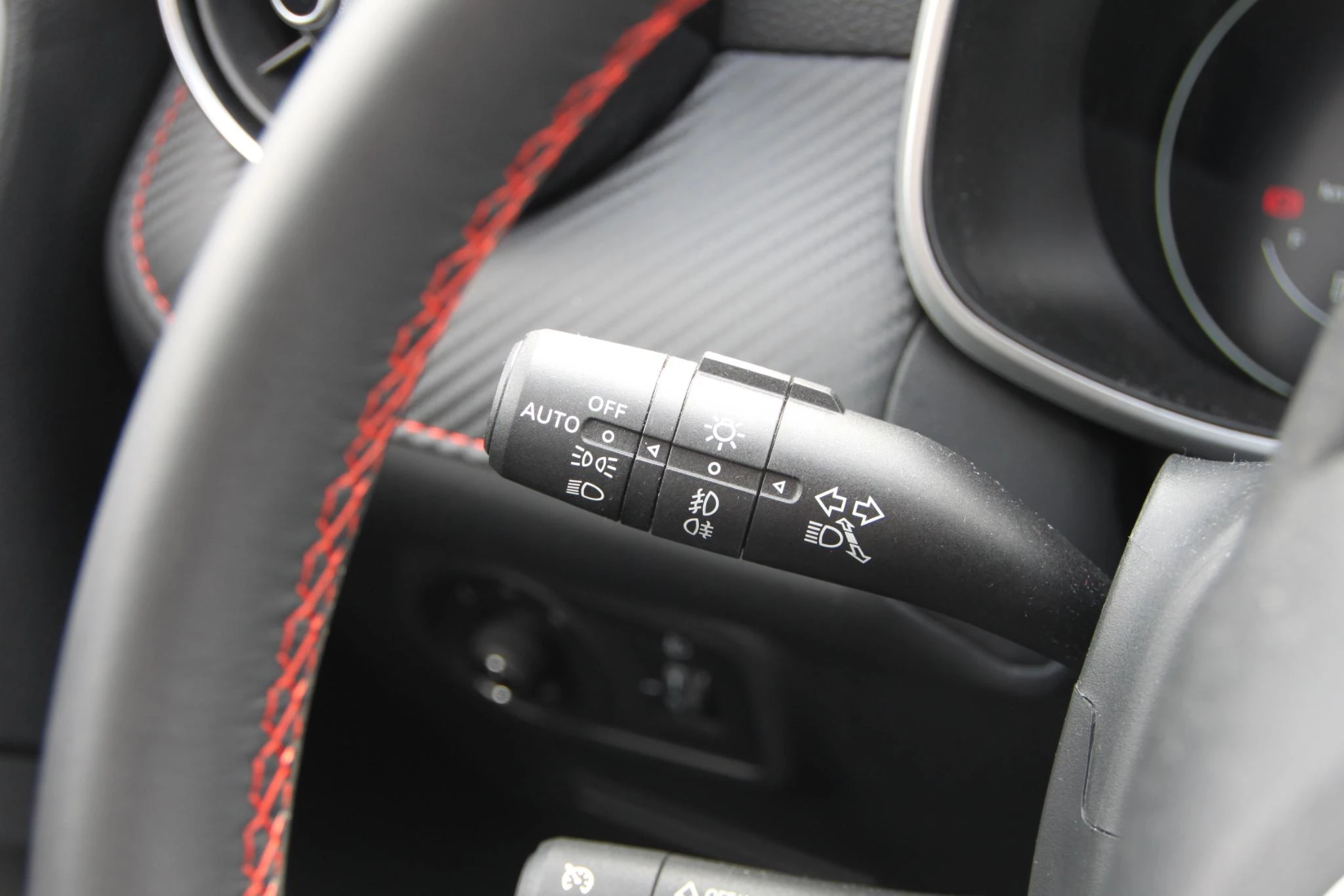 MG ZS 1.5 VTi-Tech MT LUXURY