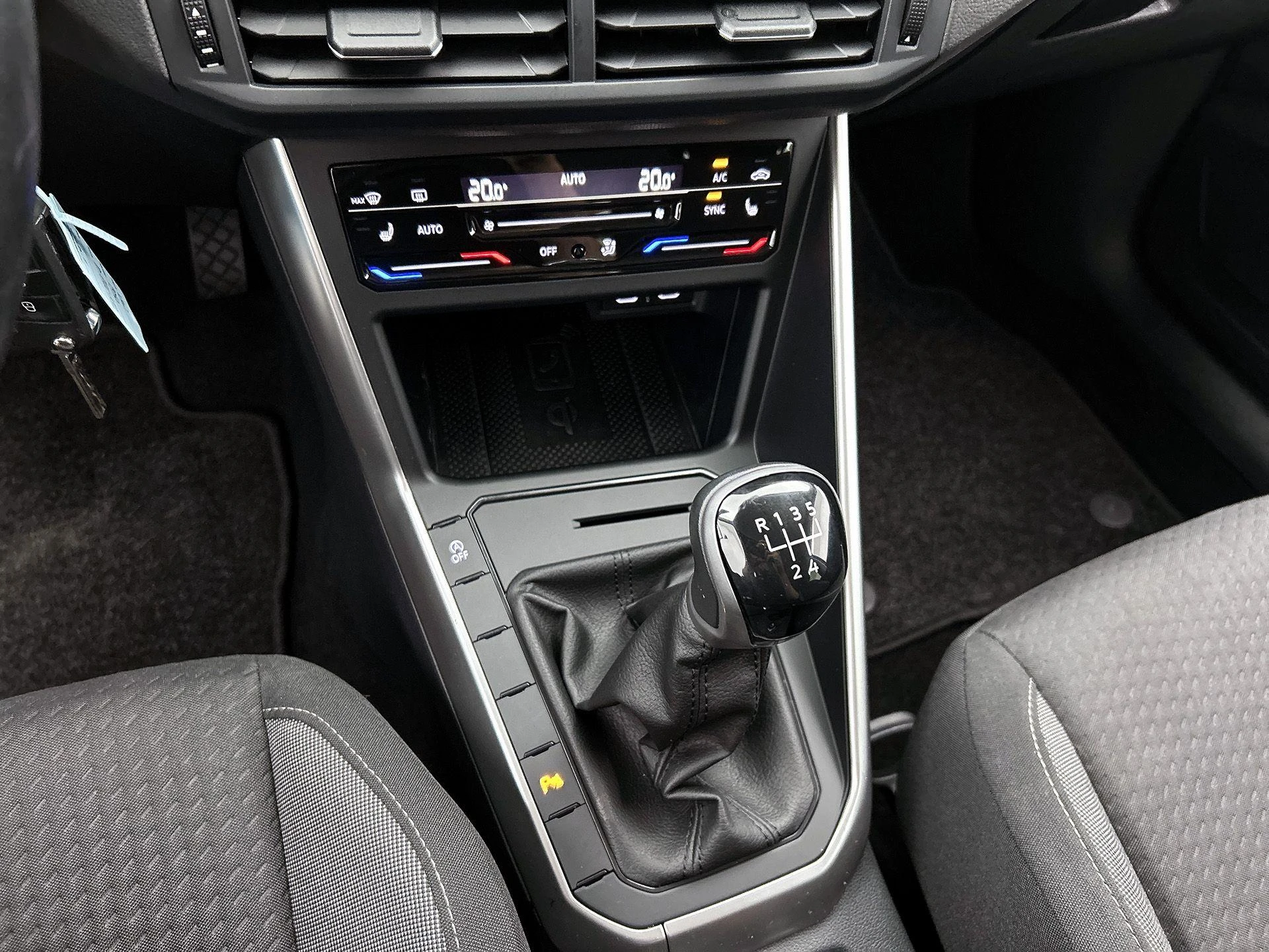 Volkswagen-Polo-image-12