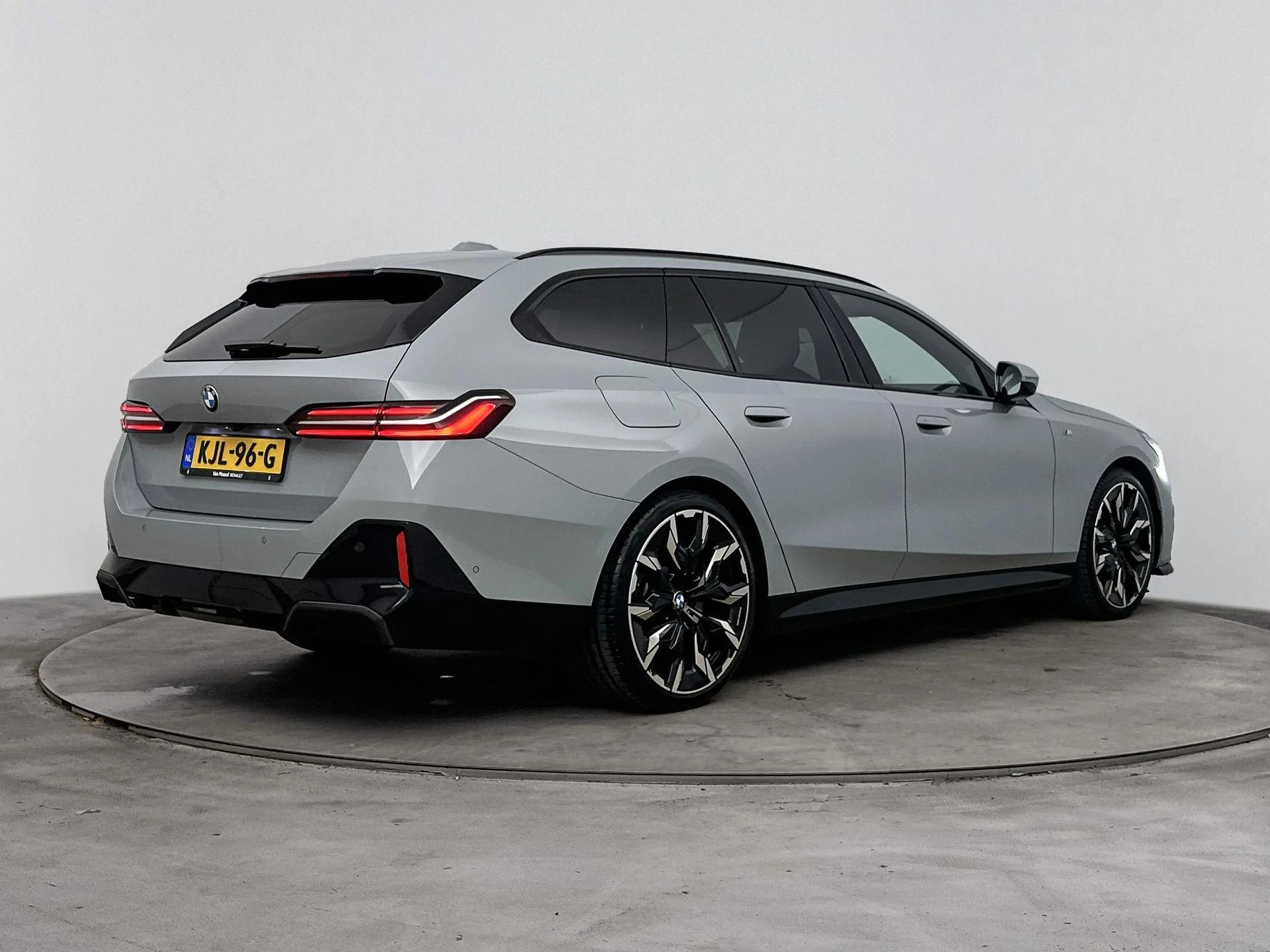 BMW-5 Serie-image-3