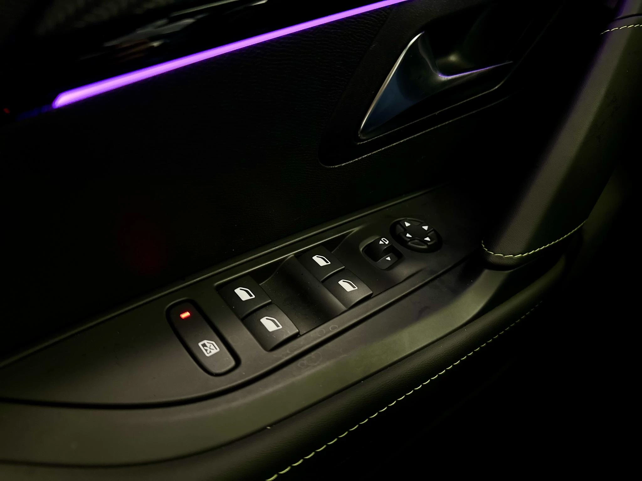 Peugeot-208-image-19