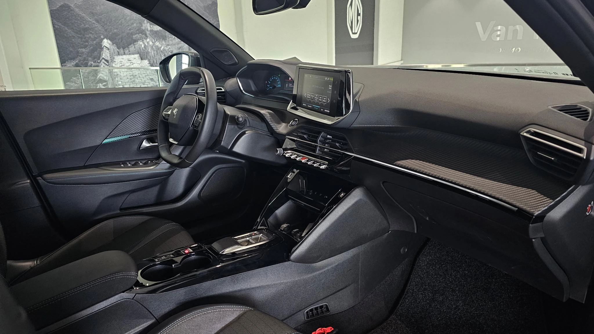 Peugeot-e-2008-image-23
