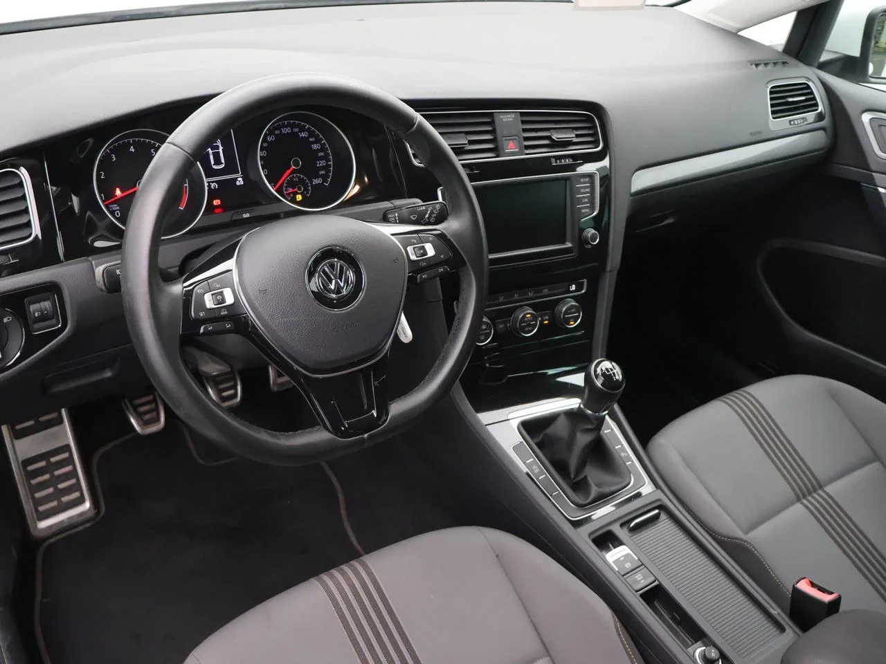 Volkswagen-Golf-image-10