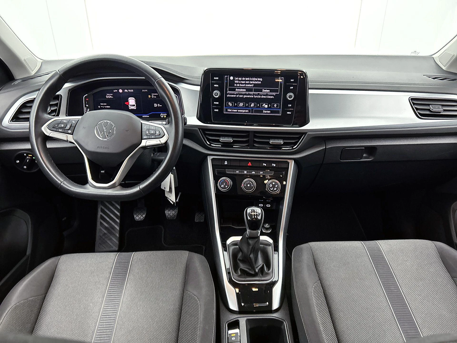 Volkswagen-T-Roc-image-21