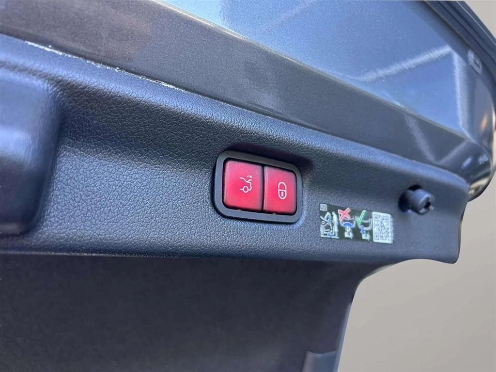 Mercedes-Benz-EQE-image-22