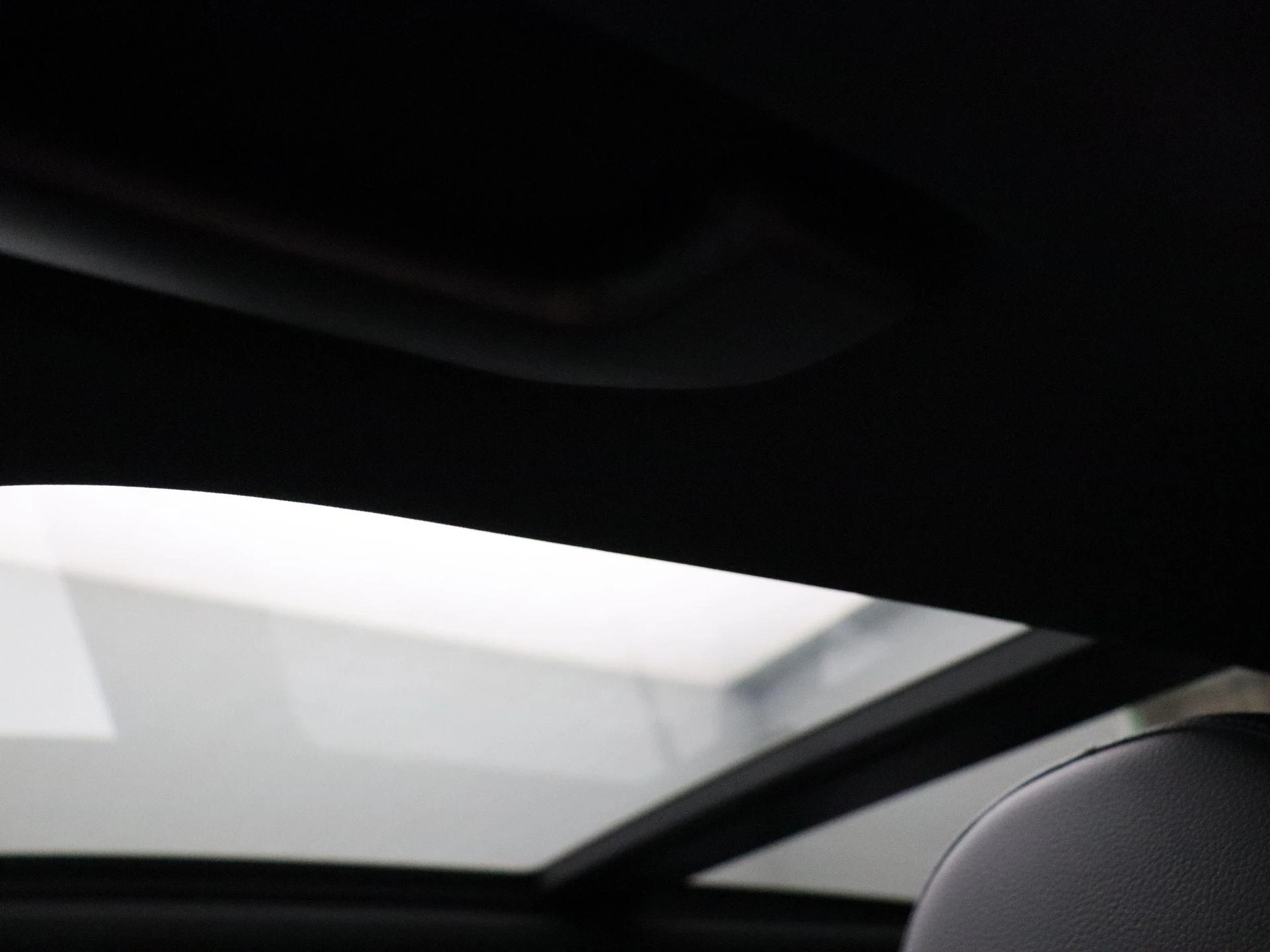 Mercedes-Benz-GLC-image-13