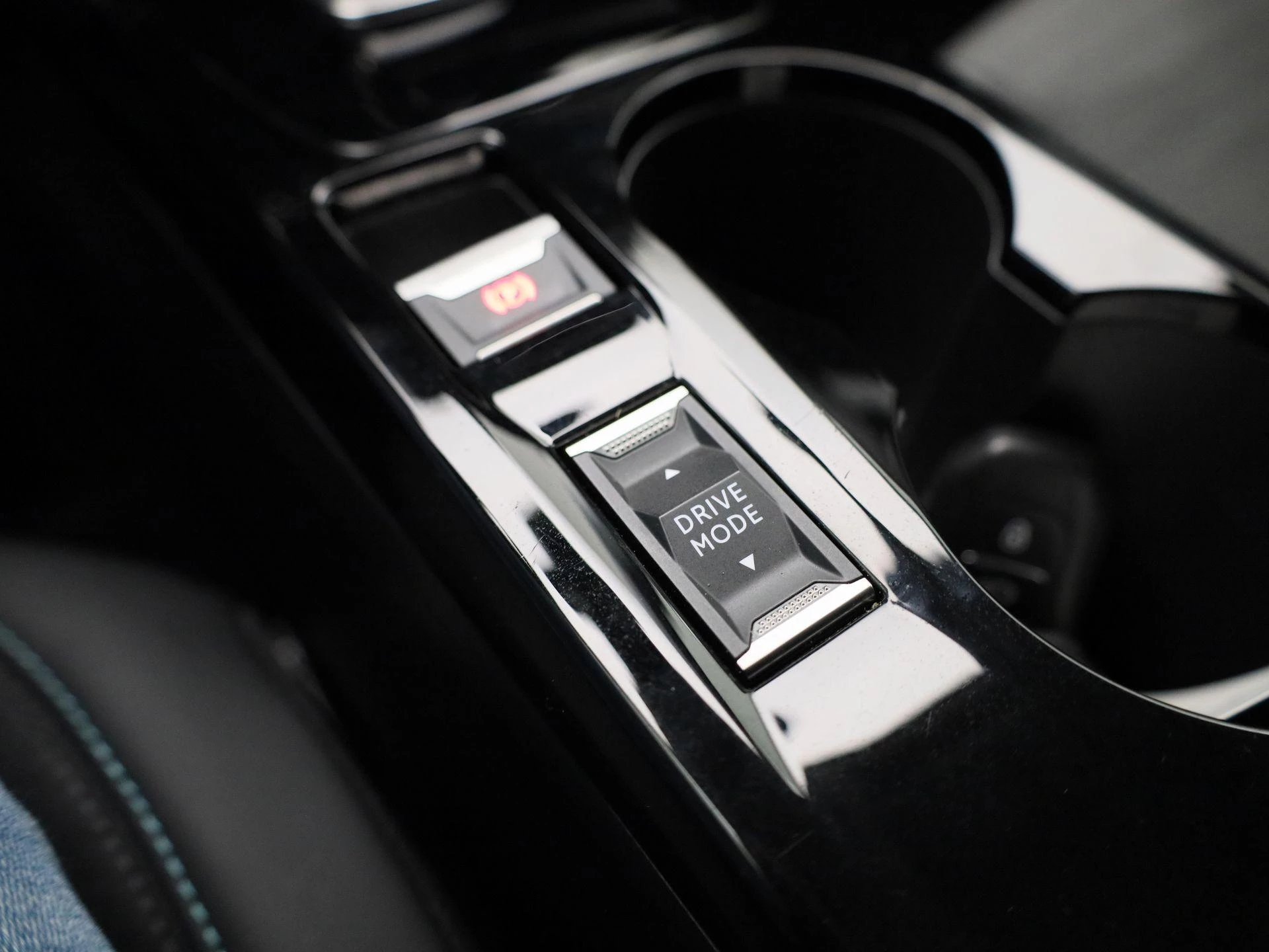 Peugeot-e-2008-image-31