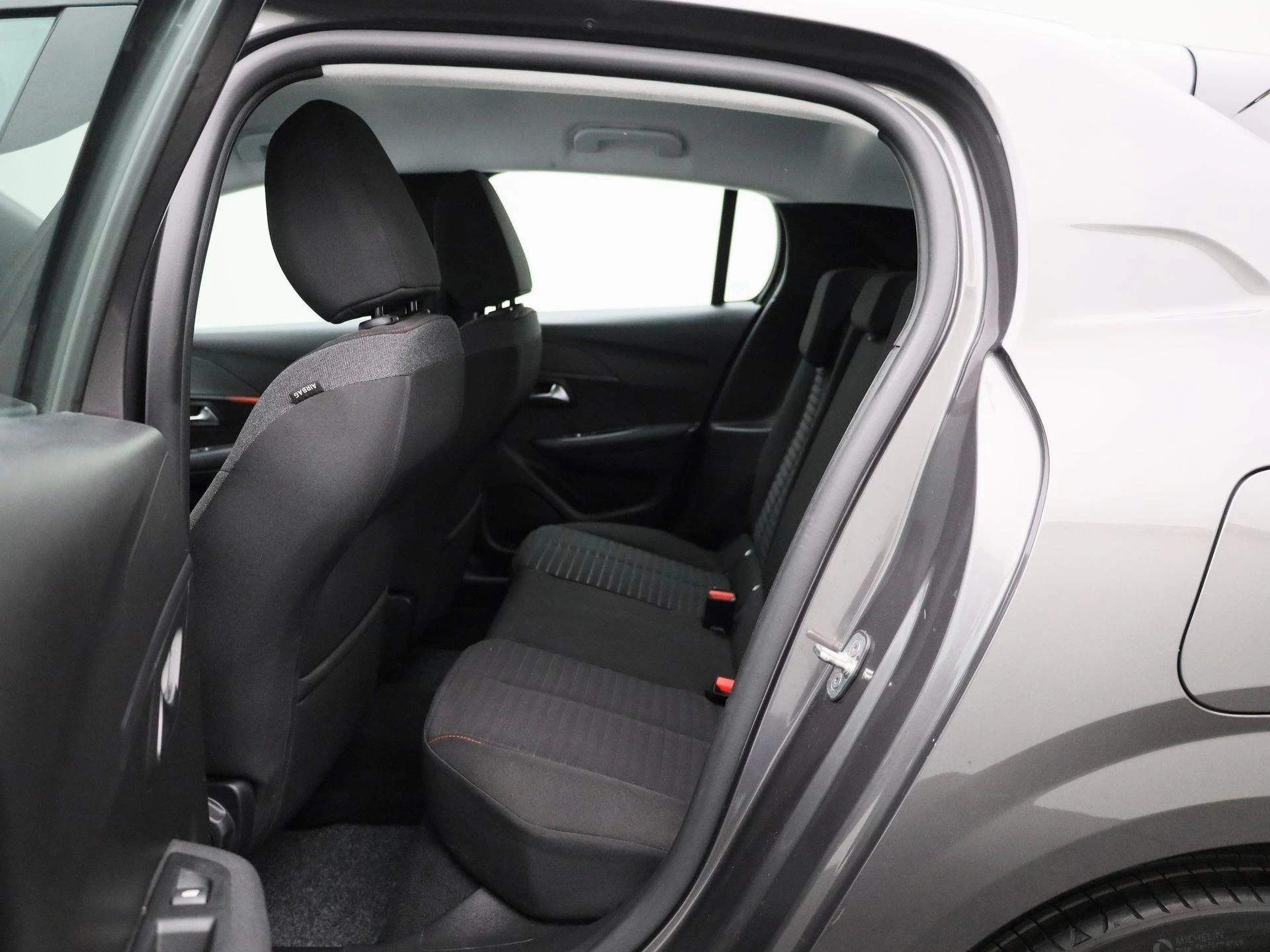 Peugeot-208-image-9