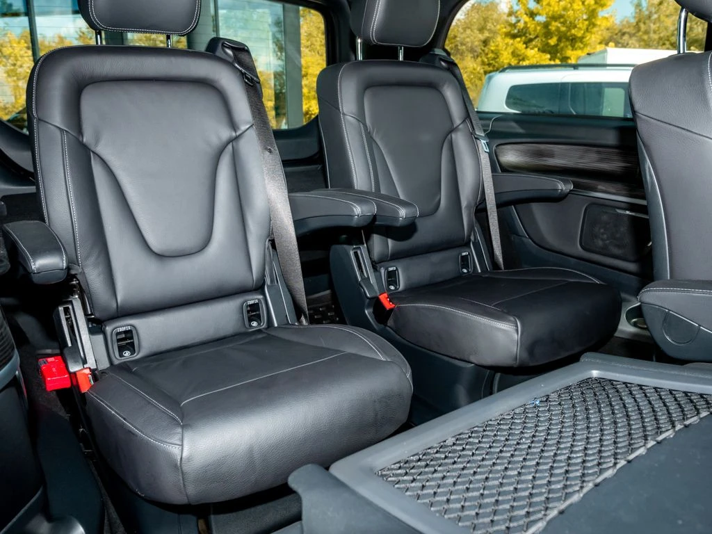 Mercedes-Benz-V-Klasse 300-image-12