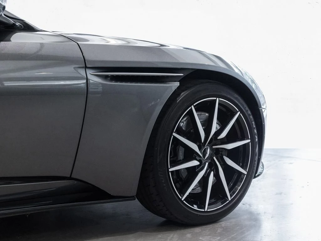 Aston Martin V8 Volante DB11 Aston Martin Hamburg