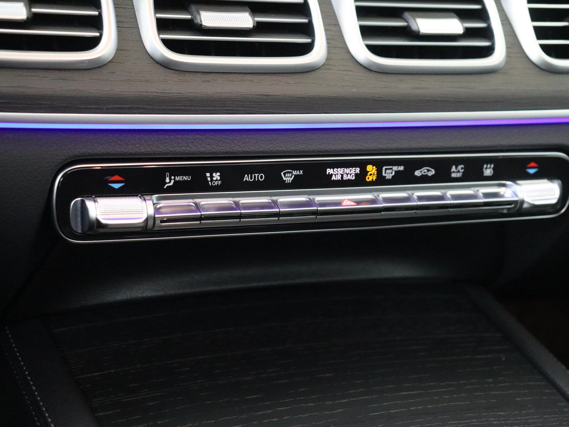 Mercedes-Benz-GLE-image-21