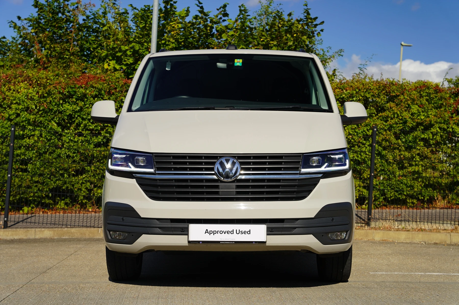 Volkswagen-Transporter-image-6