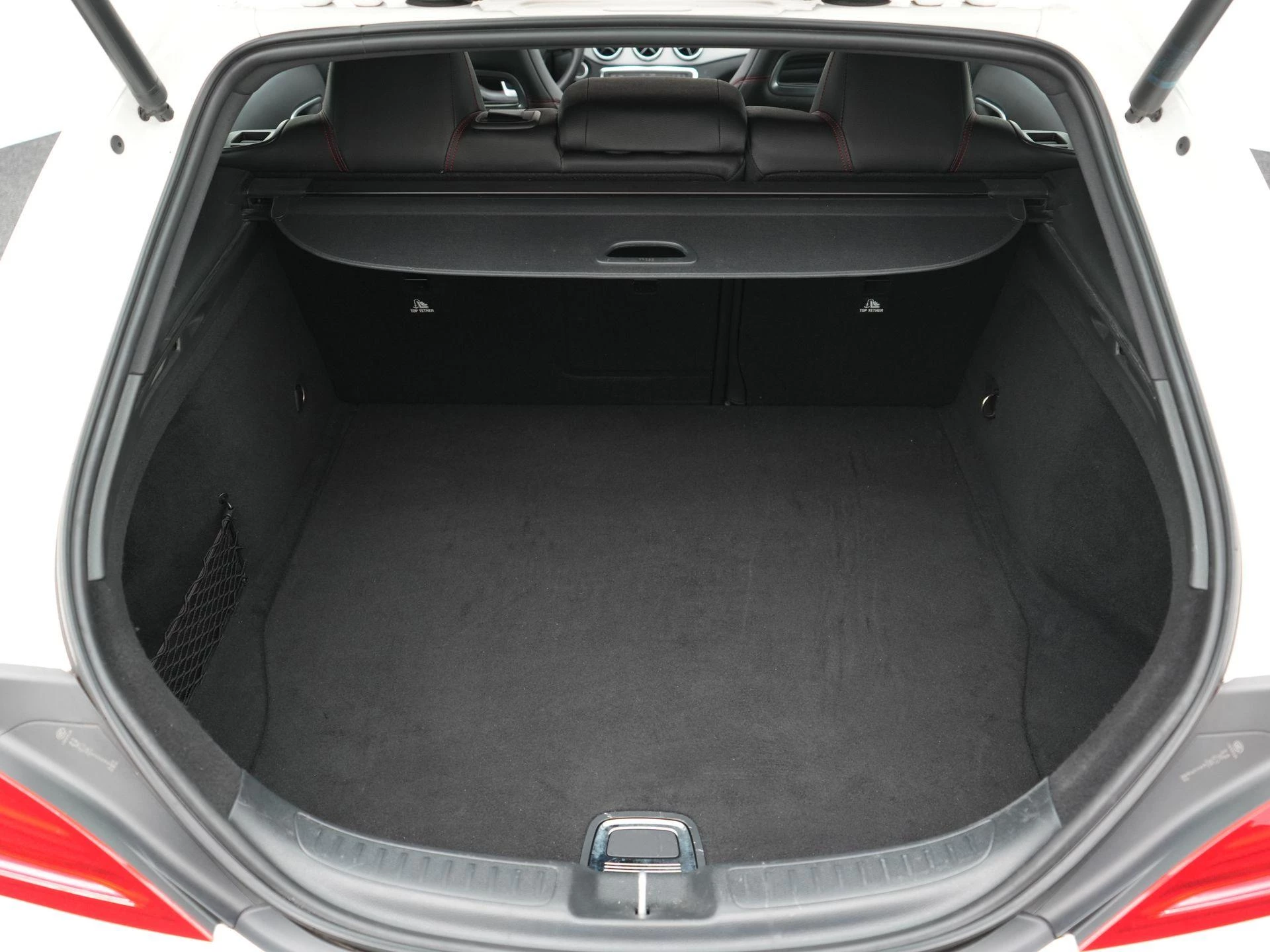 Mercedes-Benz-CLA-image-33