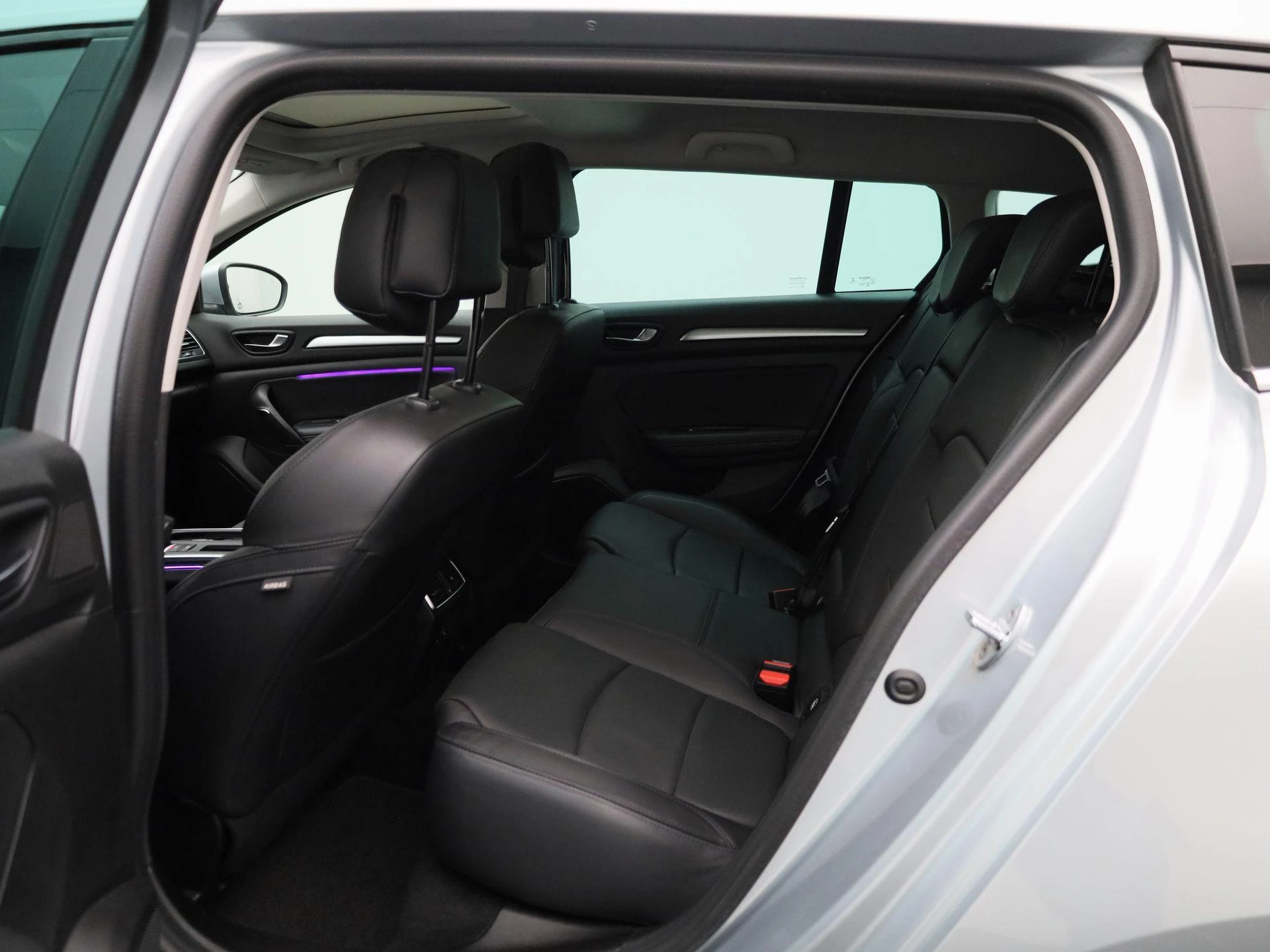 Renault-Megane E-Tech-image-10