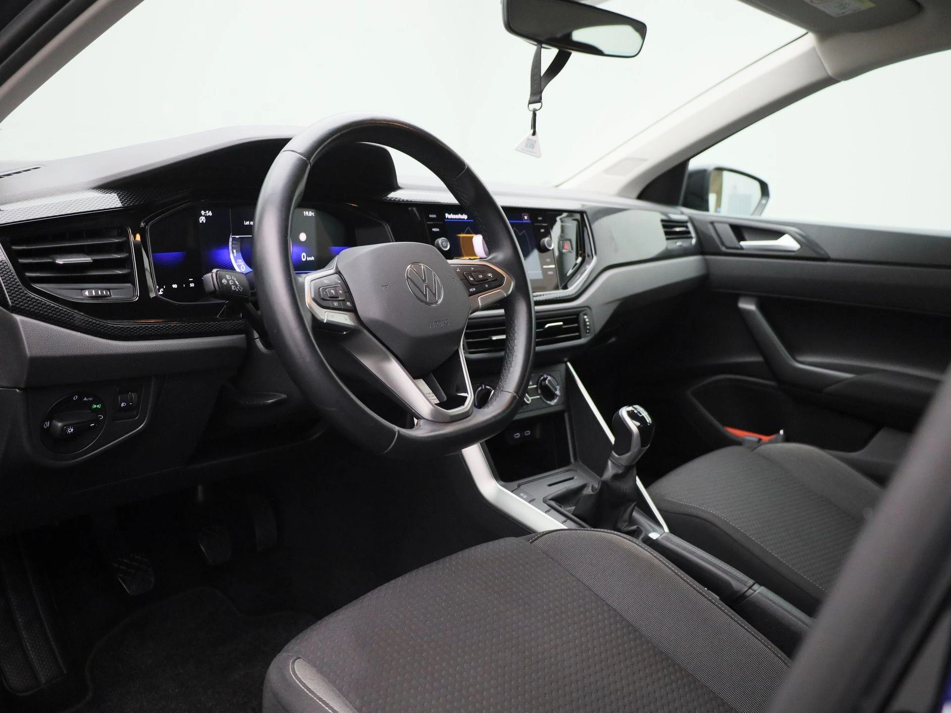 Volkswagen-Polo-image-28