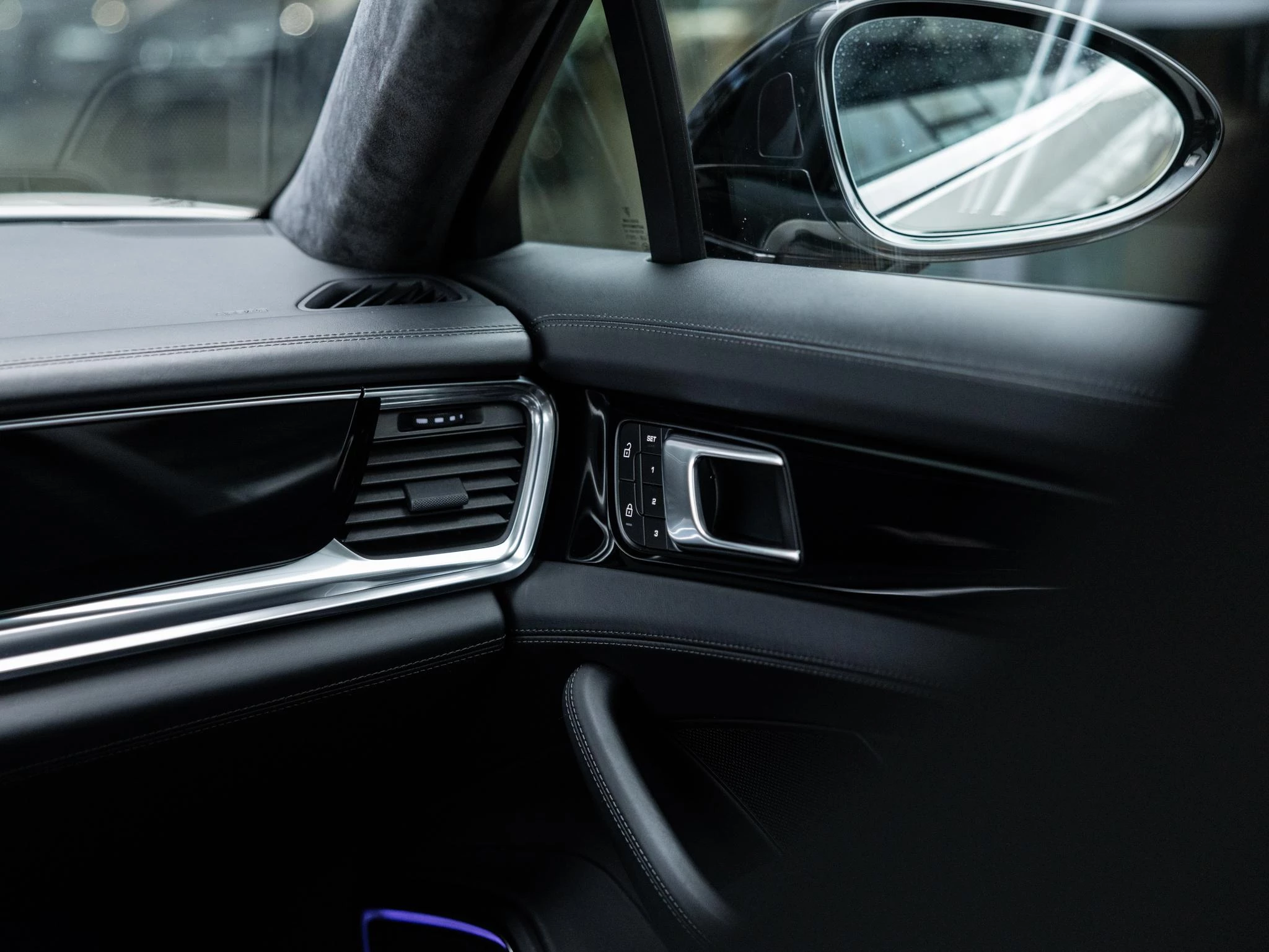 Porsche-Panamera-image-19