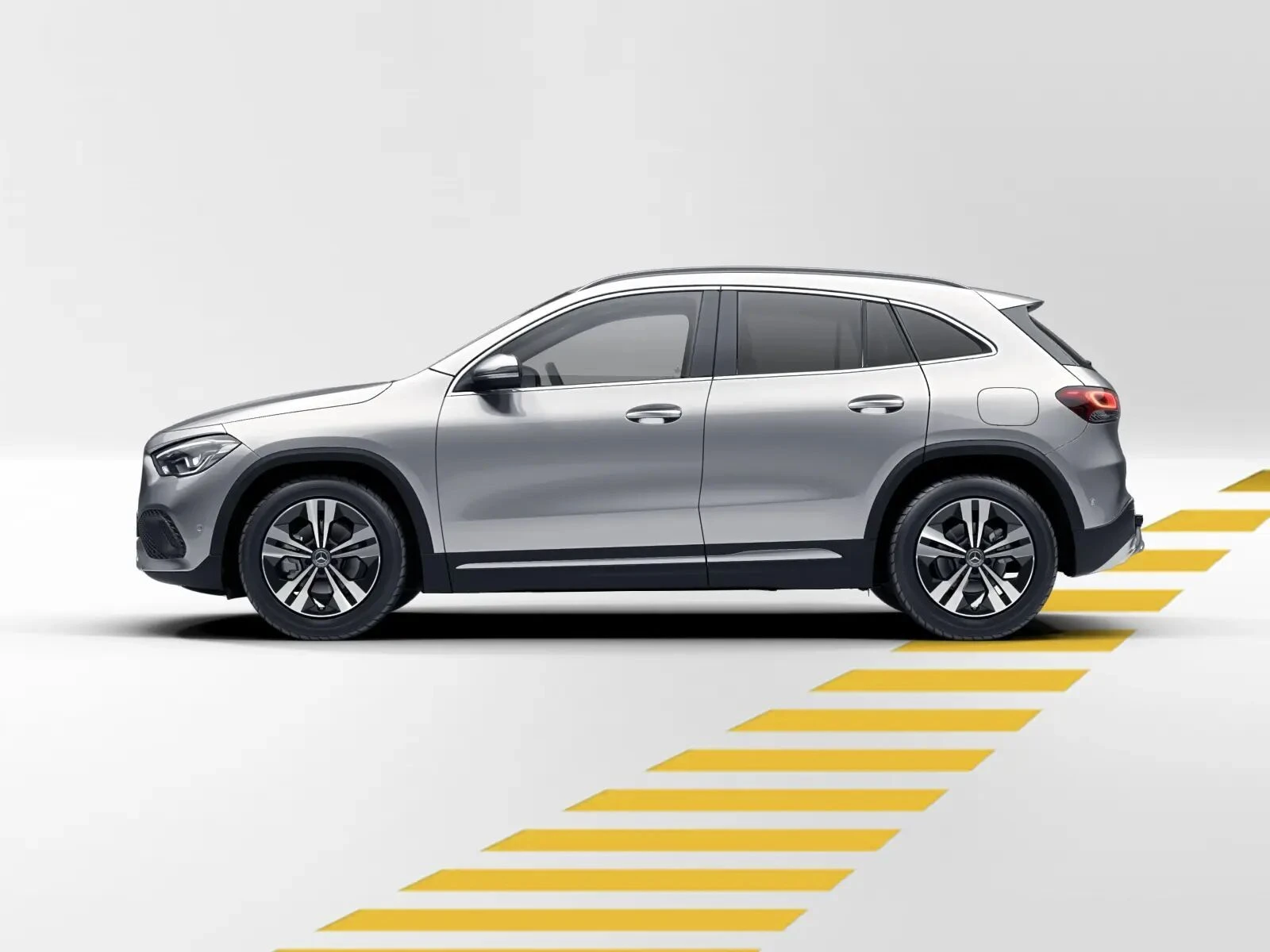 Mercedes-Benz-GLA 180-image-2