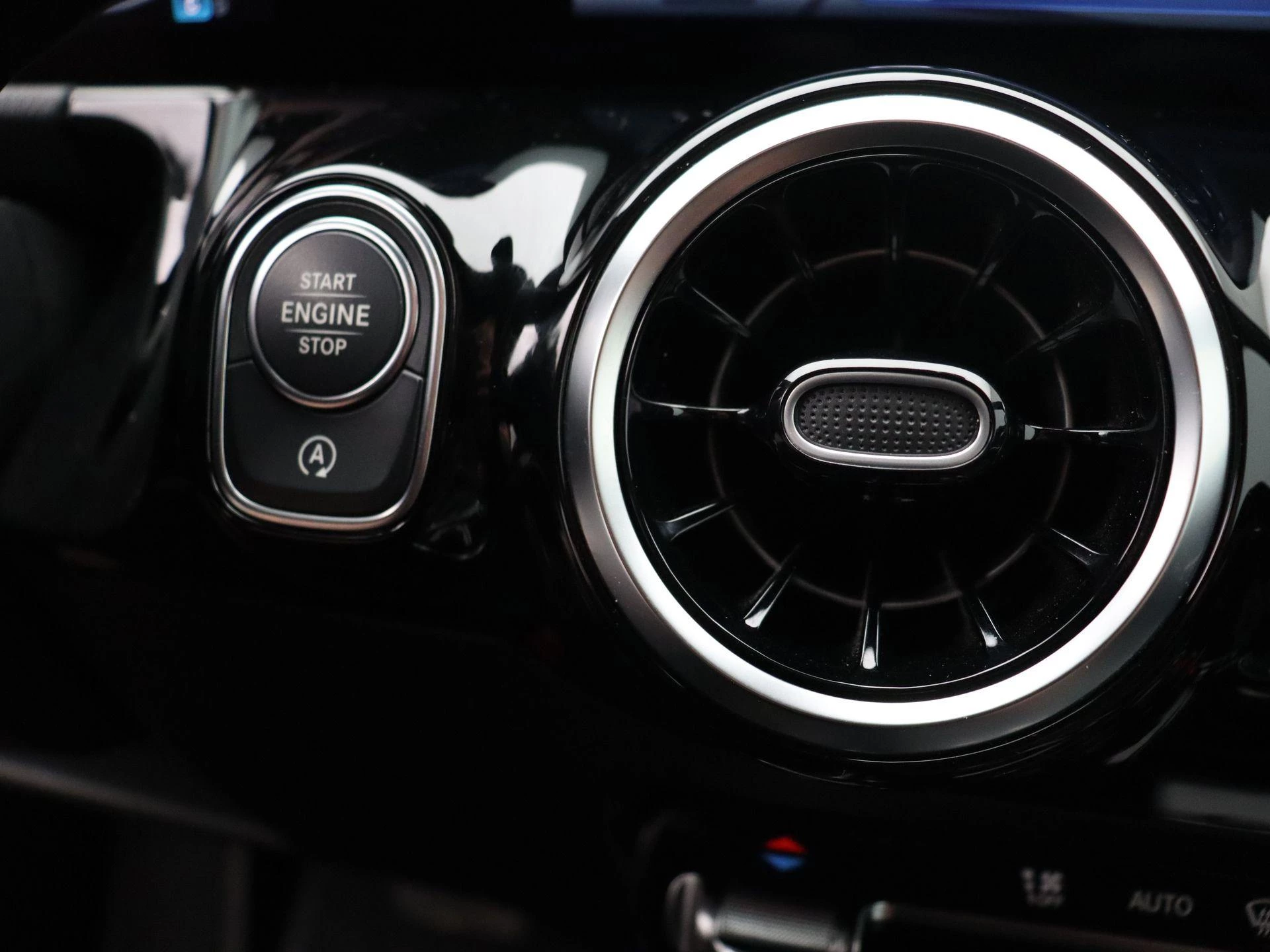 Mercedes-Benz B-Klasse 180 Business Line + CARPLAY + TREKHAAK +
