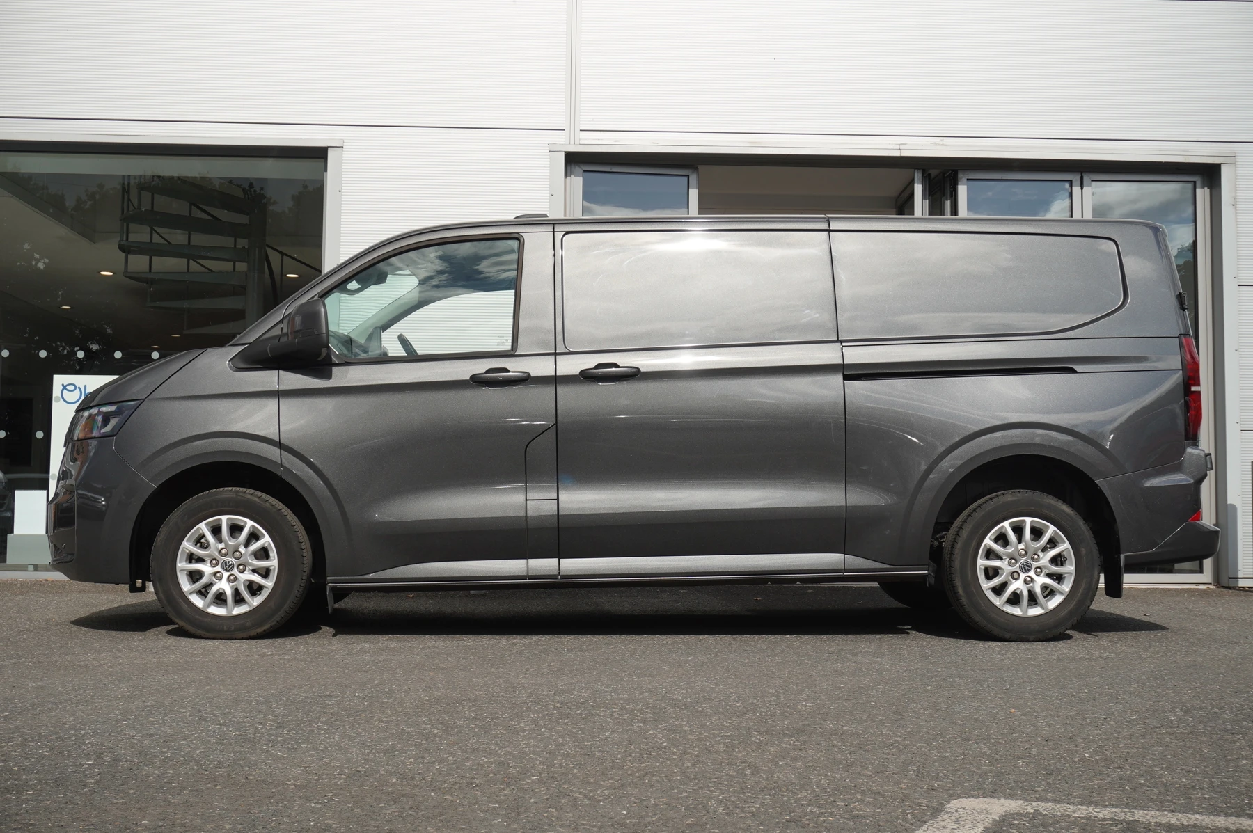 Volkswagen-Transporter-image-27