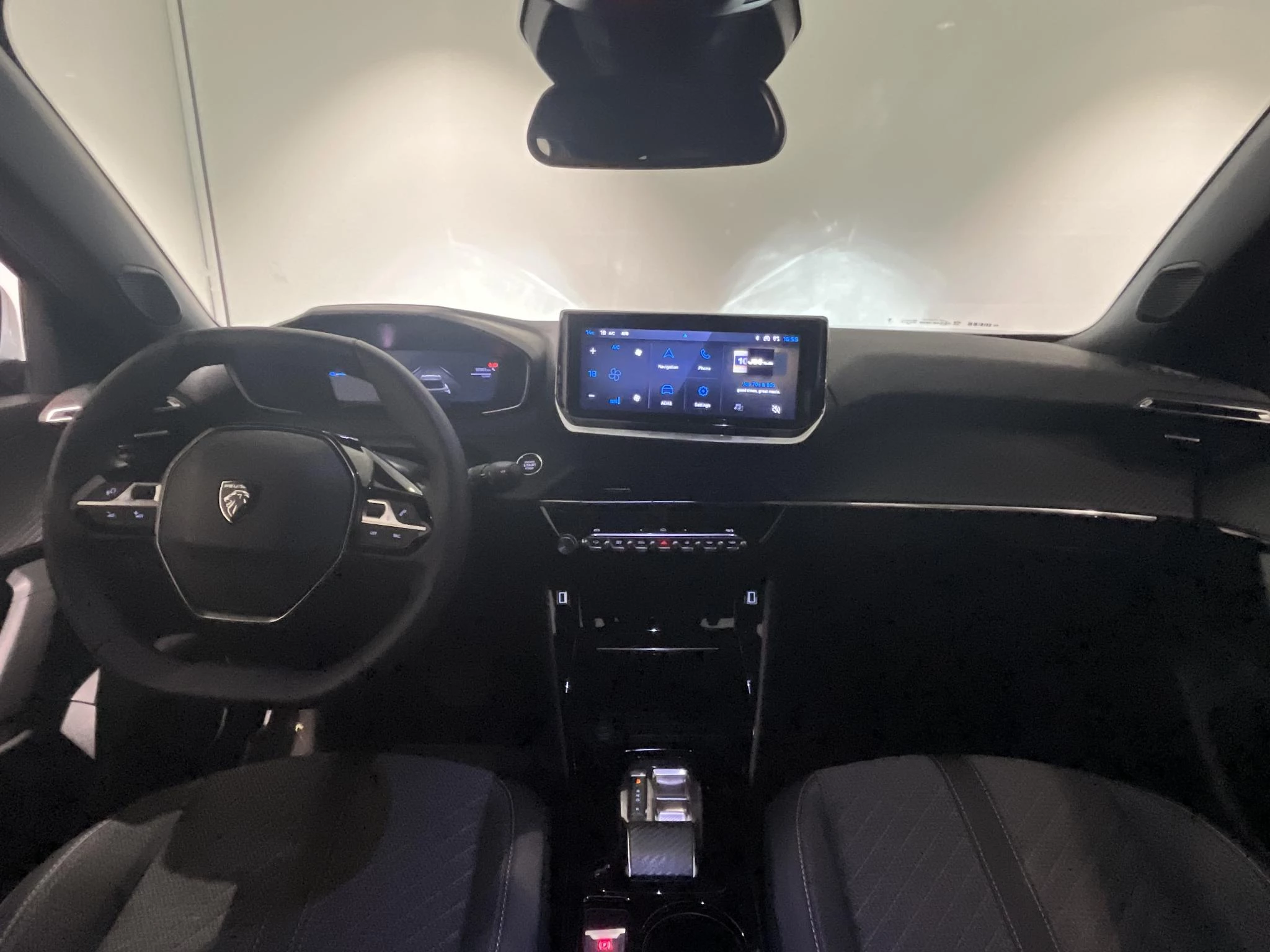 Peugeot-e-2008-image-18