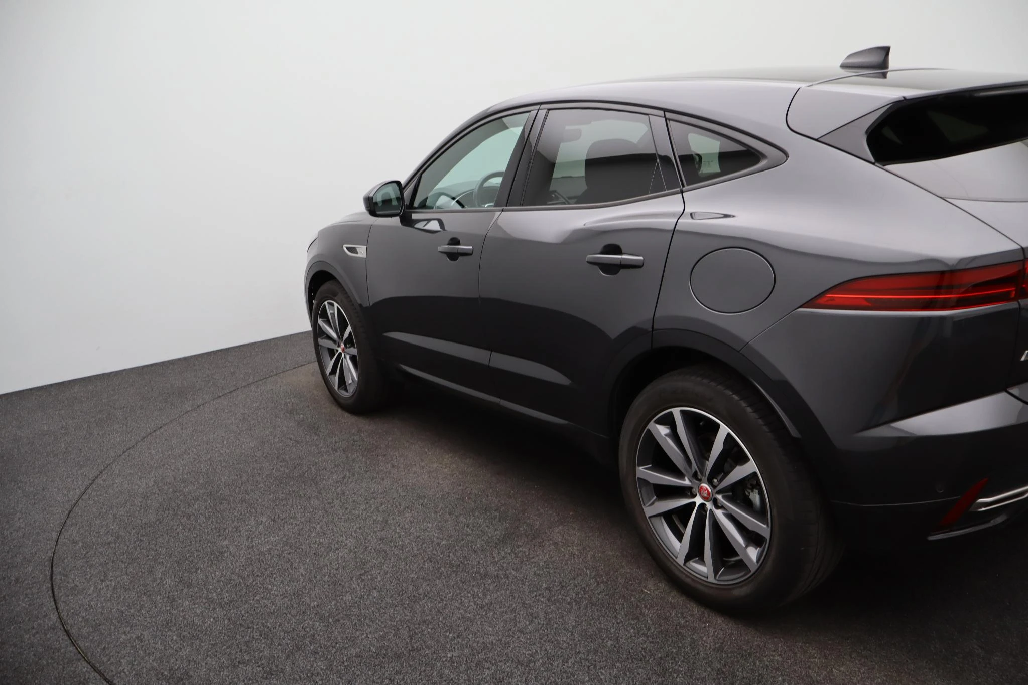 Jaguar-E-PACE-image-40