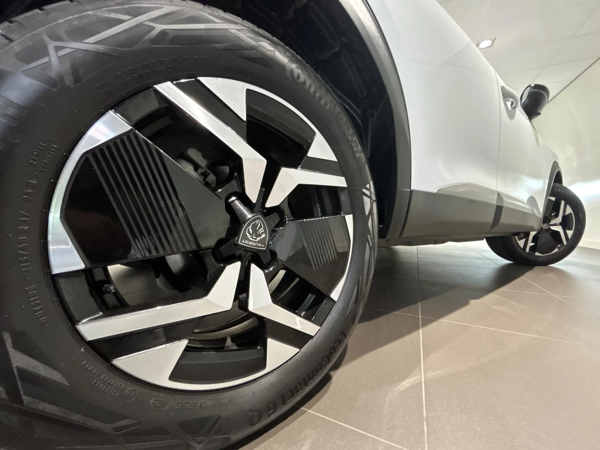 Peugeot 2008 1.2 Hybrid 145 Allure