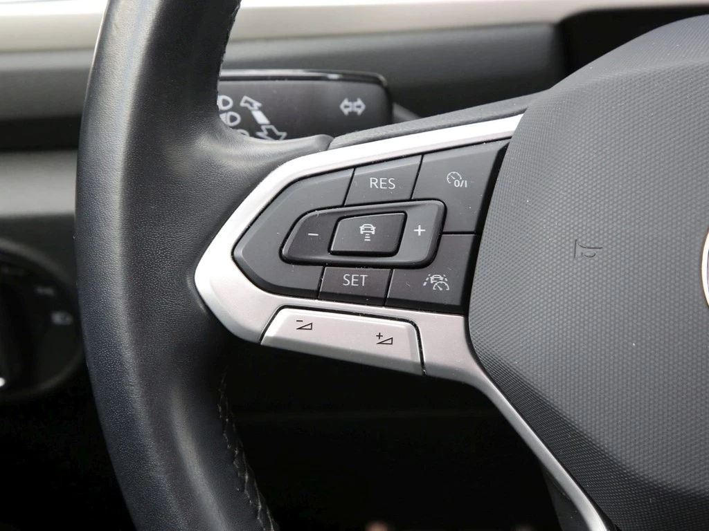Volkswagen-T-Roc-image-17