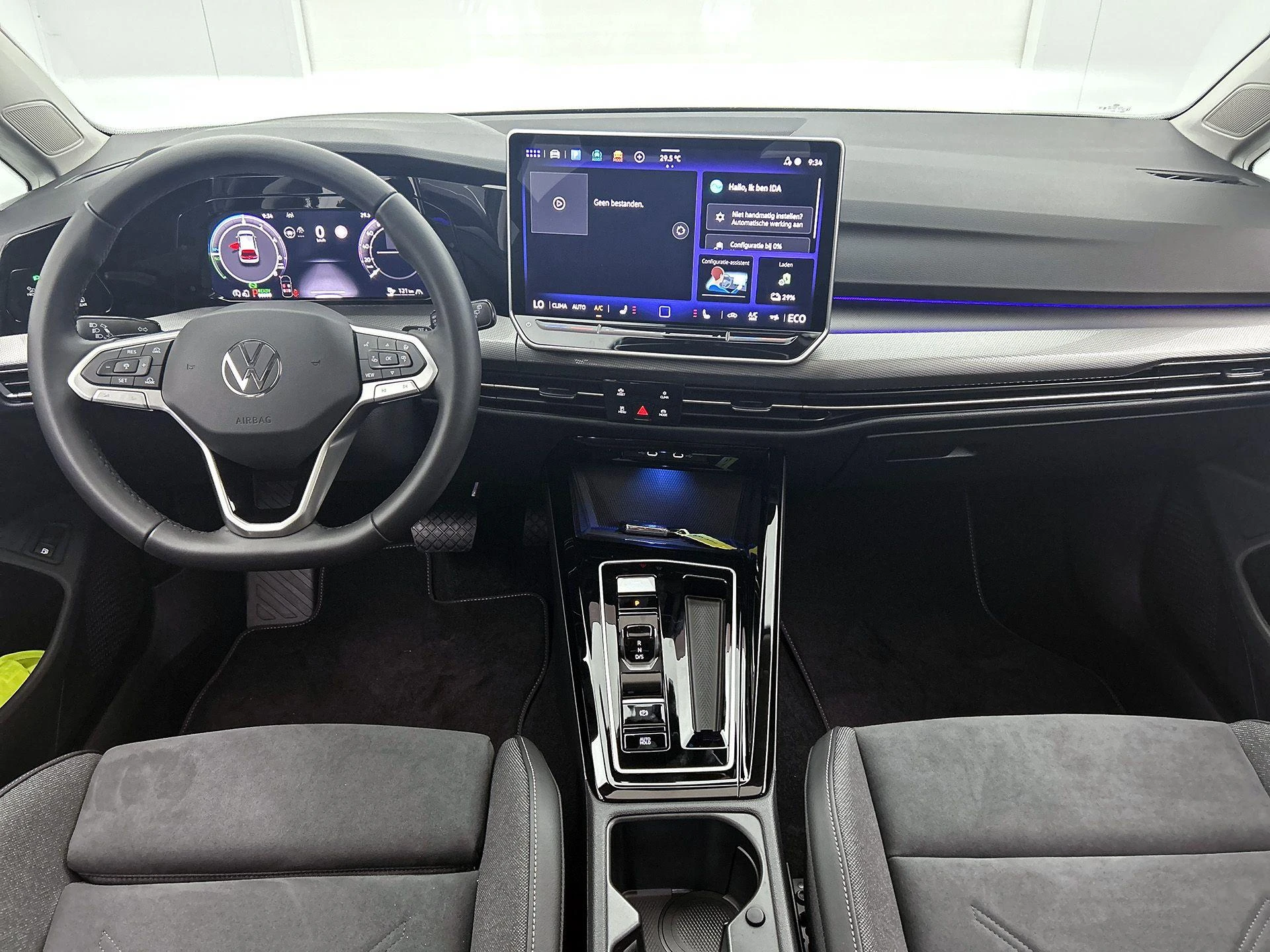 Volkswagen-Golf-image-29