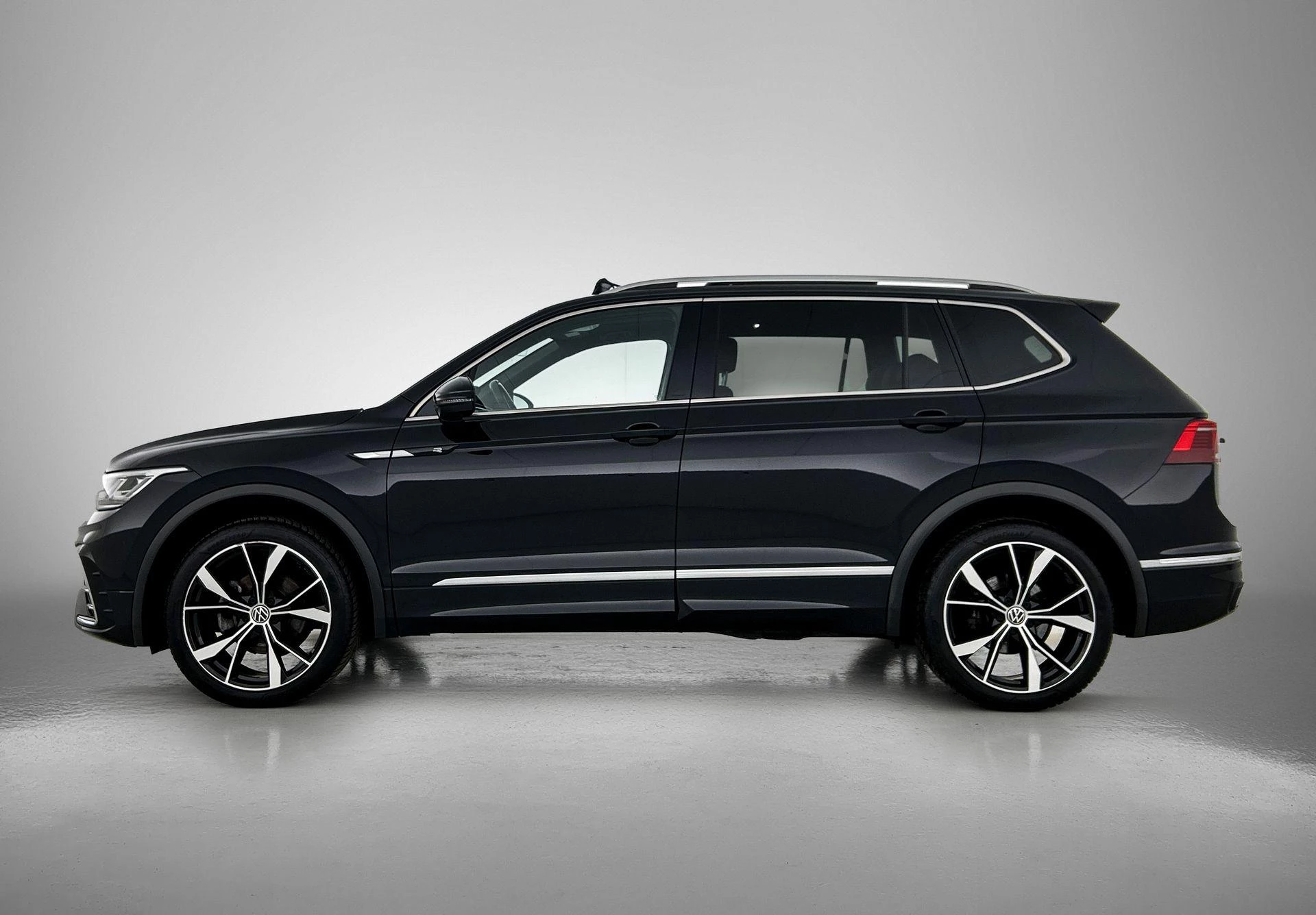 Volkswagen-Tiguan Allspace-image-1