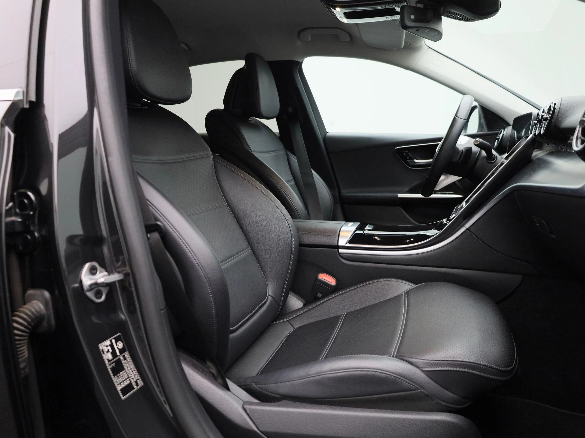 Mercedes-Benz-C-Klasse-image-35